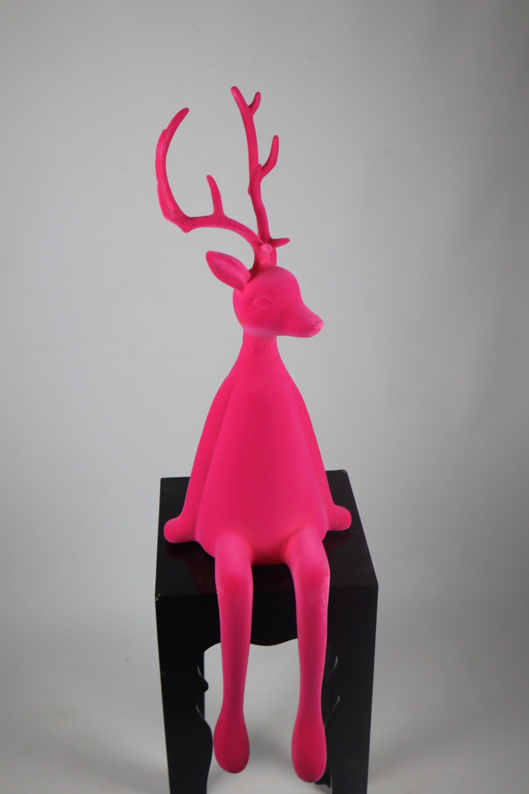 Image of AM Design Weihnachtsfigur "Rentier sitzend mit samtweichem Flock" aus Kunststoff, Höhe 93 cm, in verschiedenen Farben