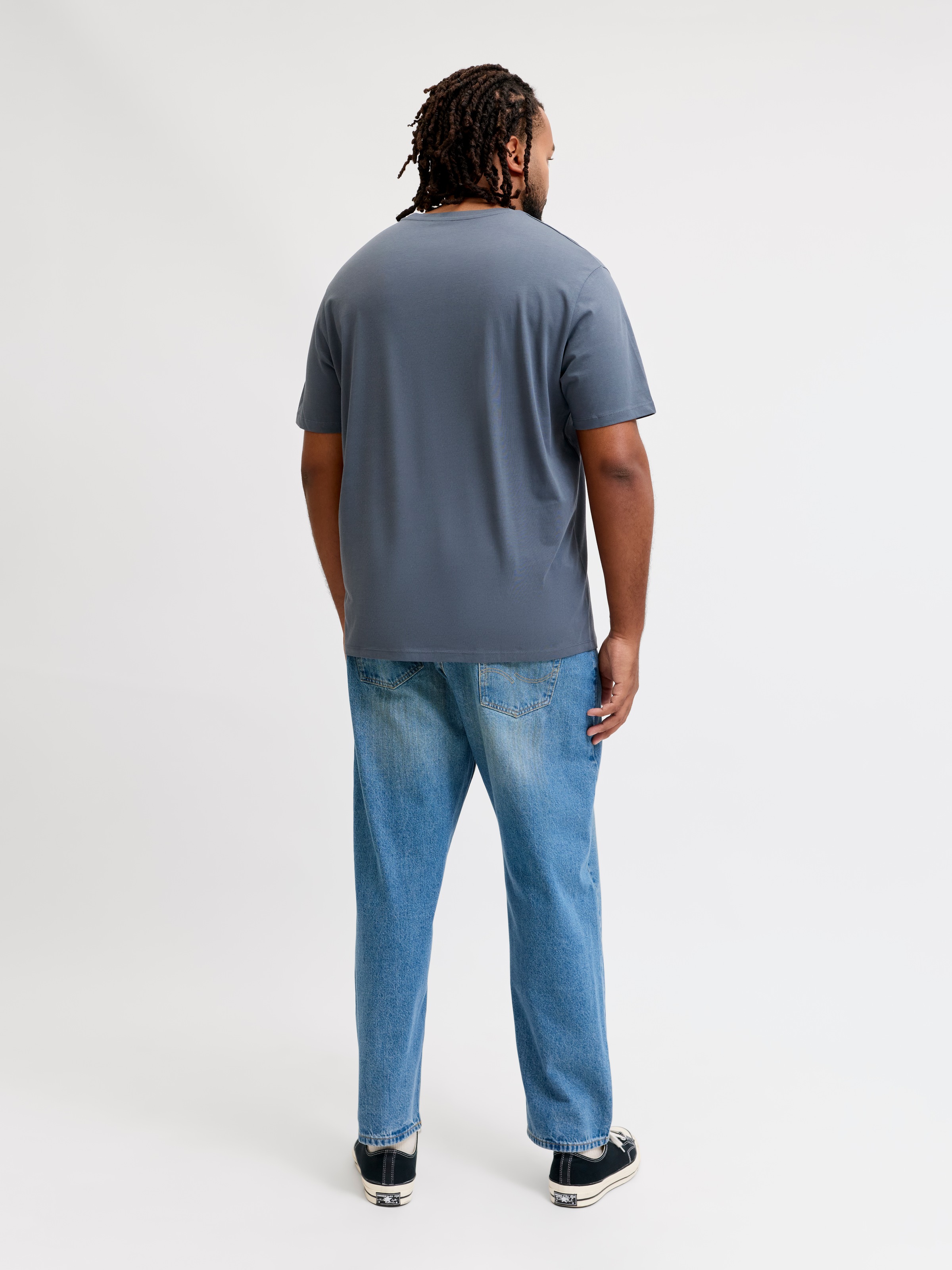 Jack & Jones PlusSize T-shirt »JJELOGO TEE SS O-NECK 2 COL AW26 SN PLS« en pur coton, avec une finition droite au bas, en grande taille