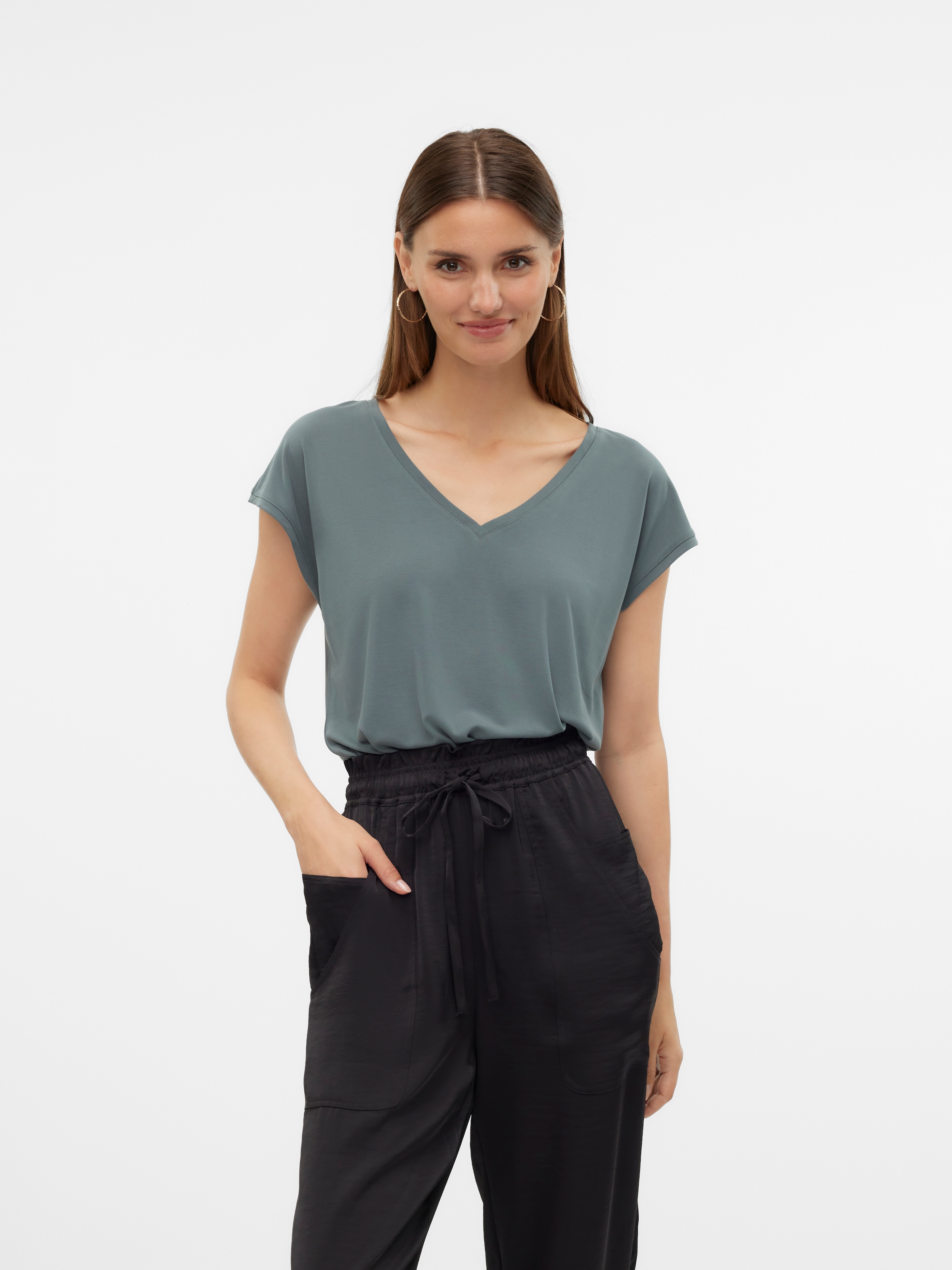 Image of Vero Moda V-Shirt "VMFILLI SS V-NECK TEE GA NOOS" Materialmix, relaxed fit