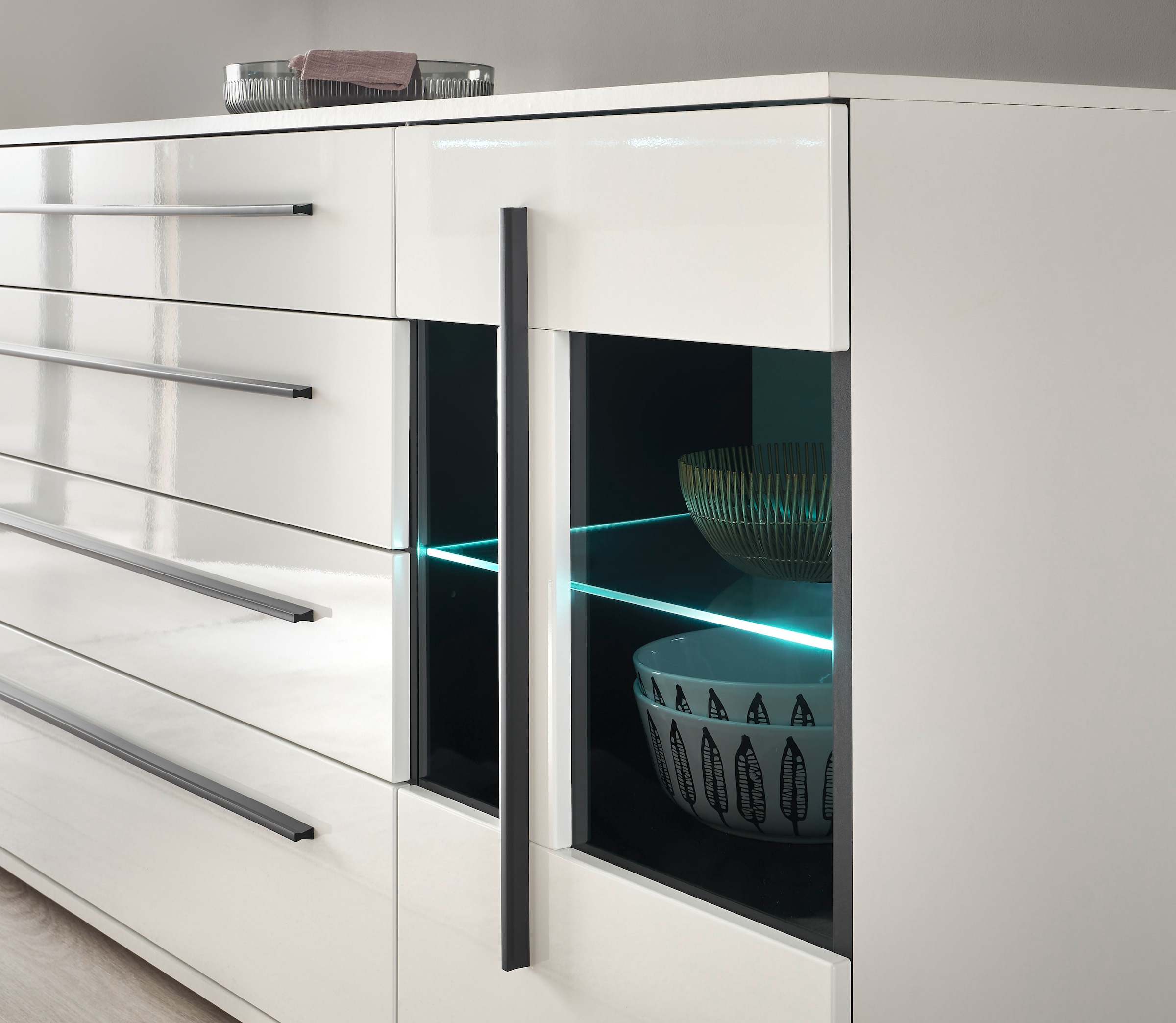 Home affaire Sideboard »Cantara, moderner Schrank, Kommode in Eiche Evoke oder weiss« schwarze Stangengriffe, ausreichend Stauraum, vielseitig einsetzbar