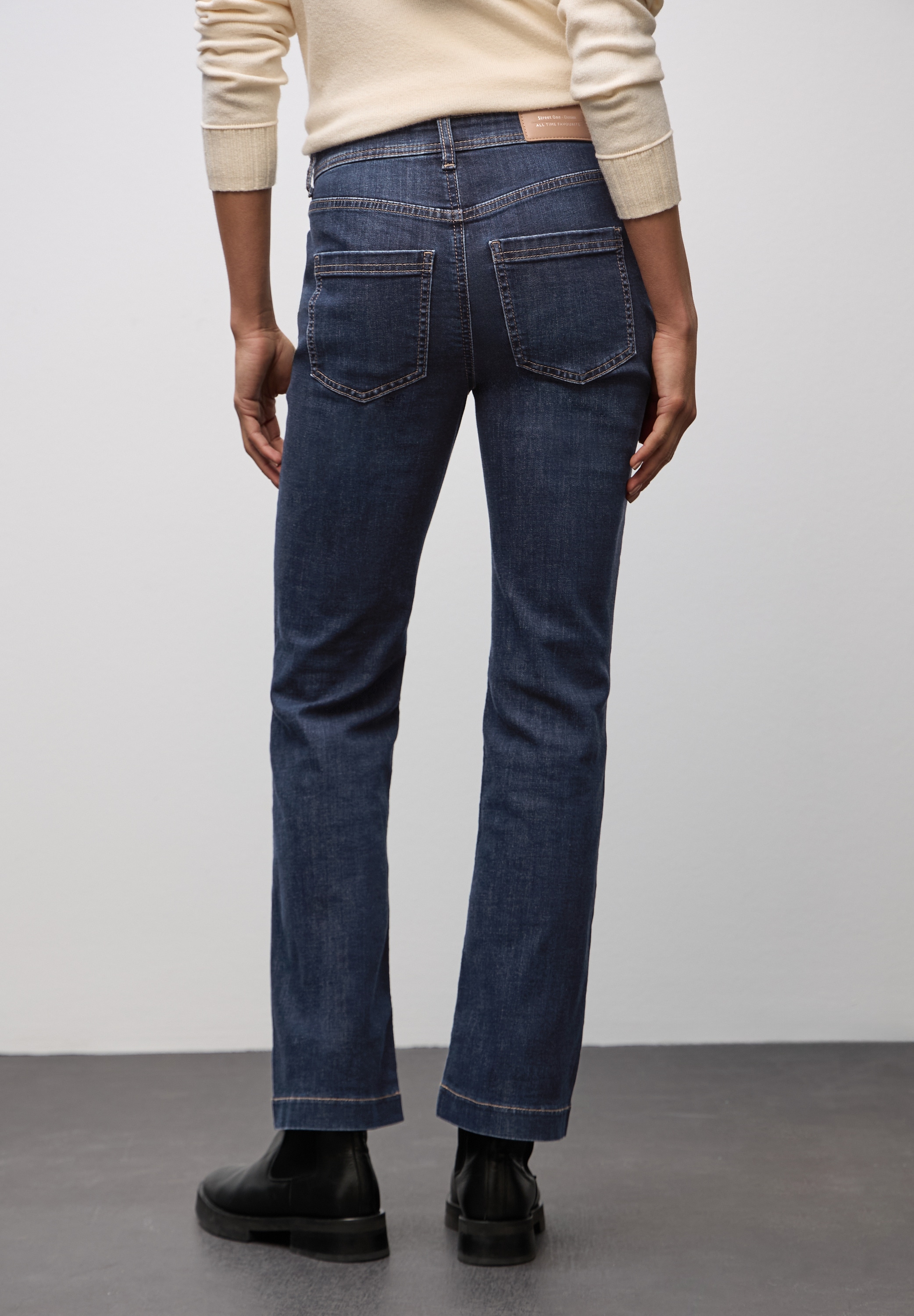 Image of STREET ONE Bootcut-Jeans mit Stretch