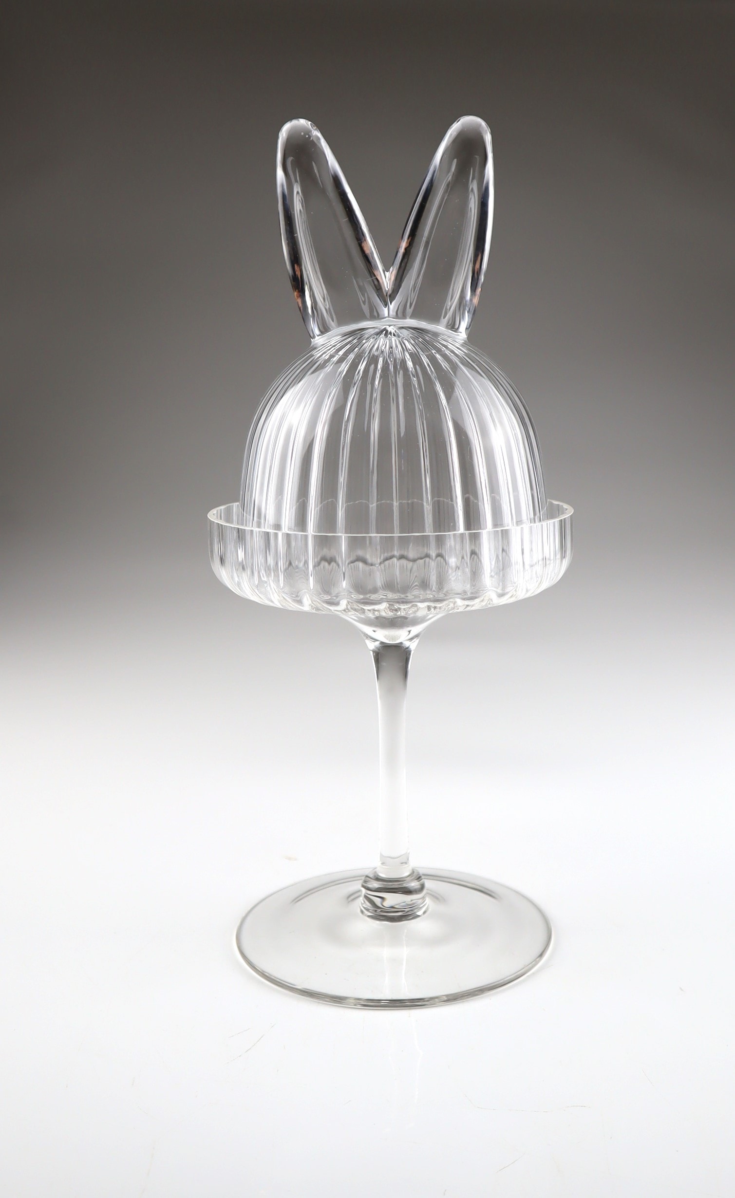Image of AM Design Dekofigur "Glas Etagere mit Hasenmotiv" mit Glashaube auf Fuss, bestehend aus 2 Teilen