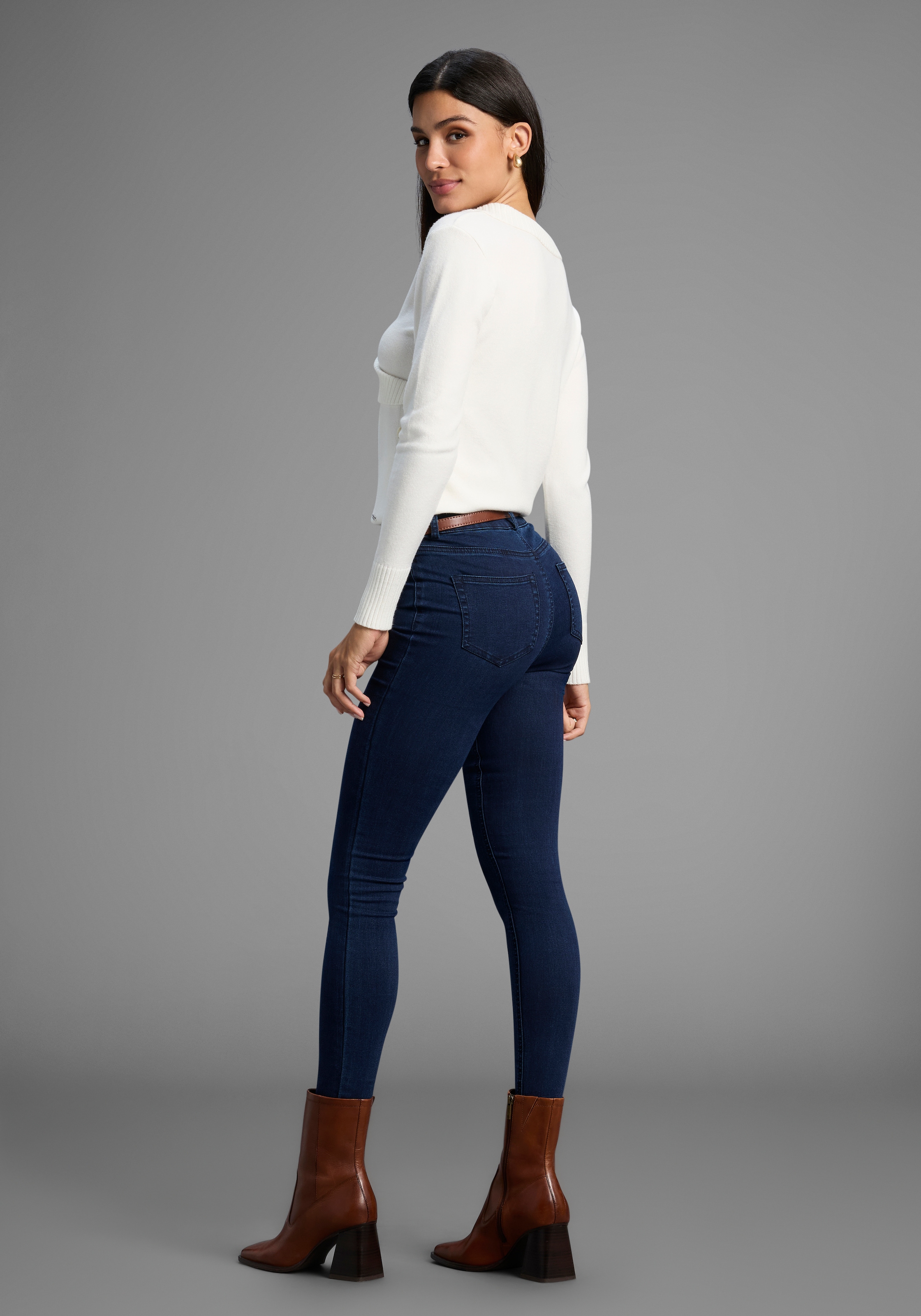 Arizona Skinny-fit-Jeans »Ultra Stretch« extra-eng geschnittene Beinform,  modische Used-Waschung