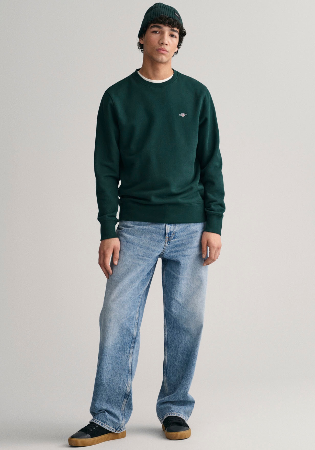 Gant Sweatshirt »REG SHIELD C-NECK SWEAT«, mit Logostickerei auf der Brust
