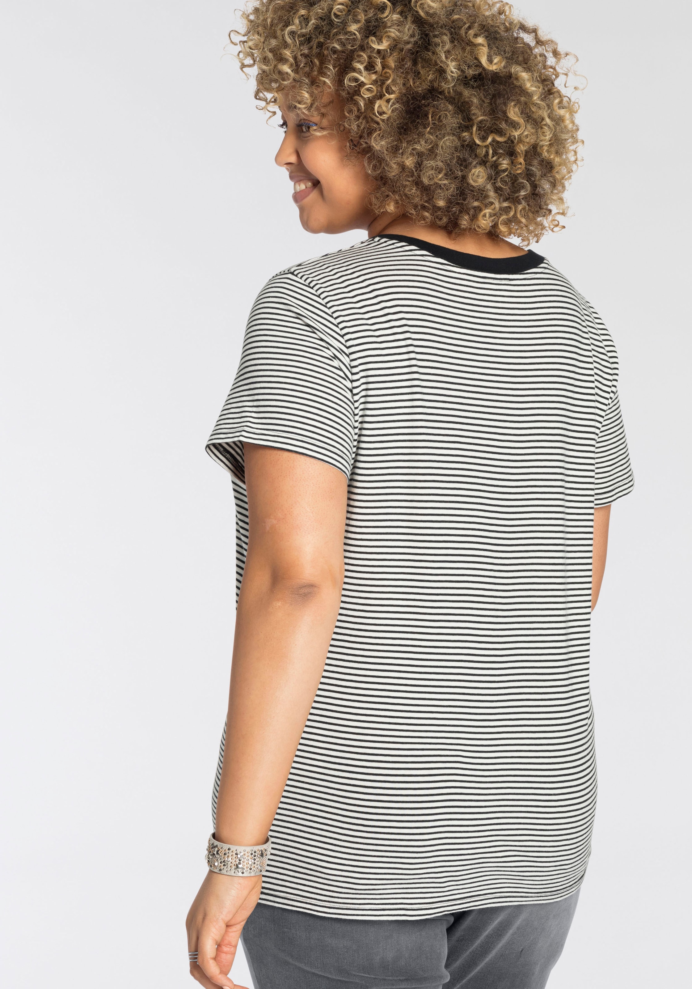Levi's® Plus Kurzarmshirt »V NECK TEE«