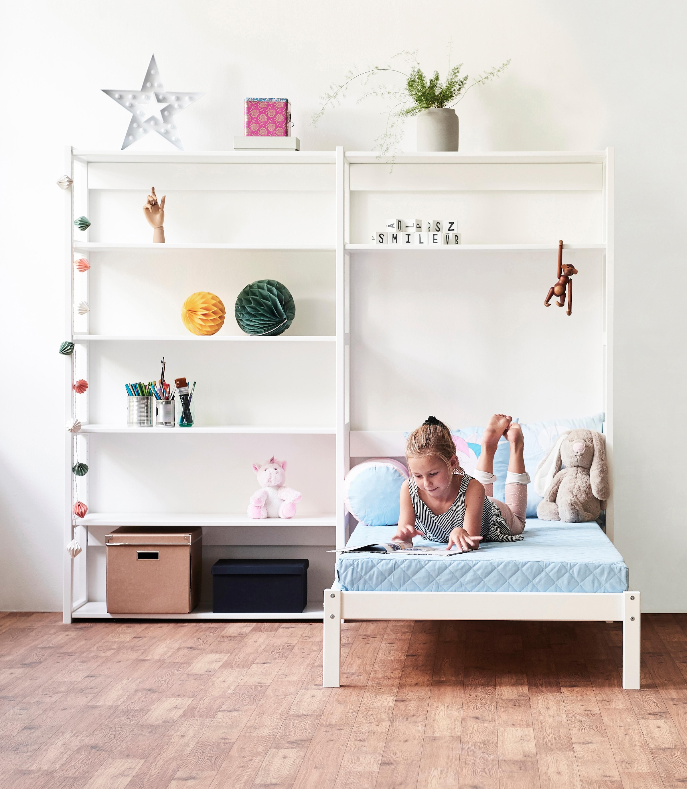 Hoppekids Jugendzimmer-Set »STOREY«, (Set, 16 tlg., Kinderbett, Rollrost, Schaummatratze, Regalsystem, 8 Einlegeböden)