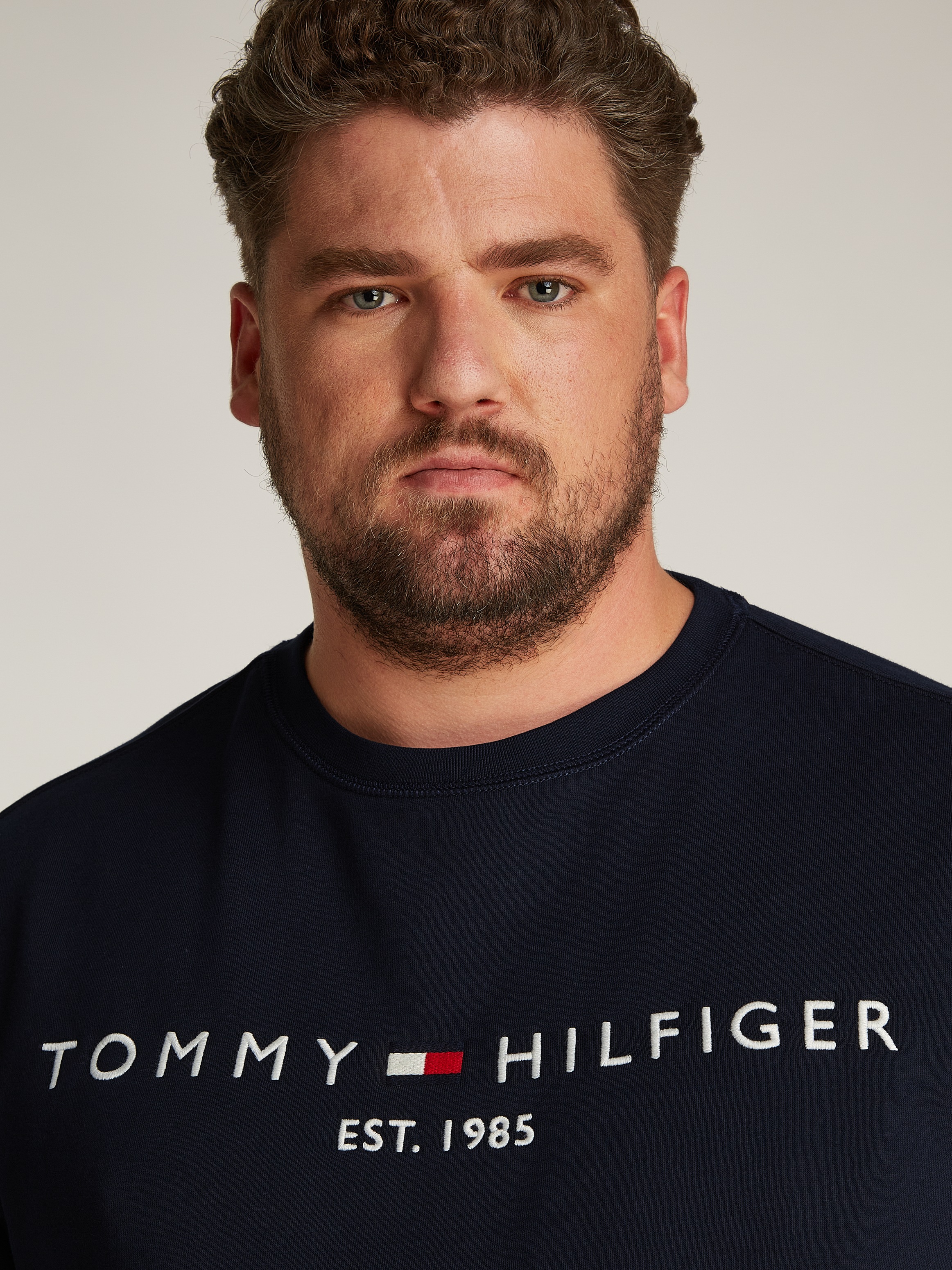 Tommy Hilfiger Big & Tall Sweatshirt »BT-TOMMY LOGO SWEATSHIRT-B«, in Grossen Grössen, mit Logodruck