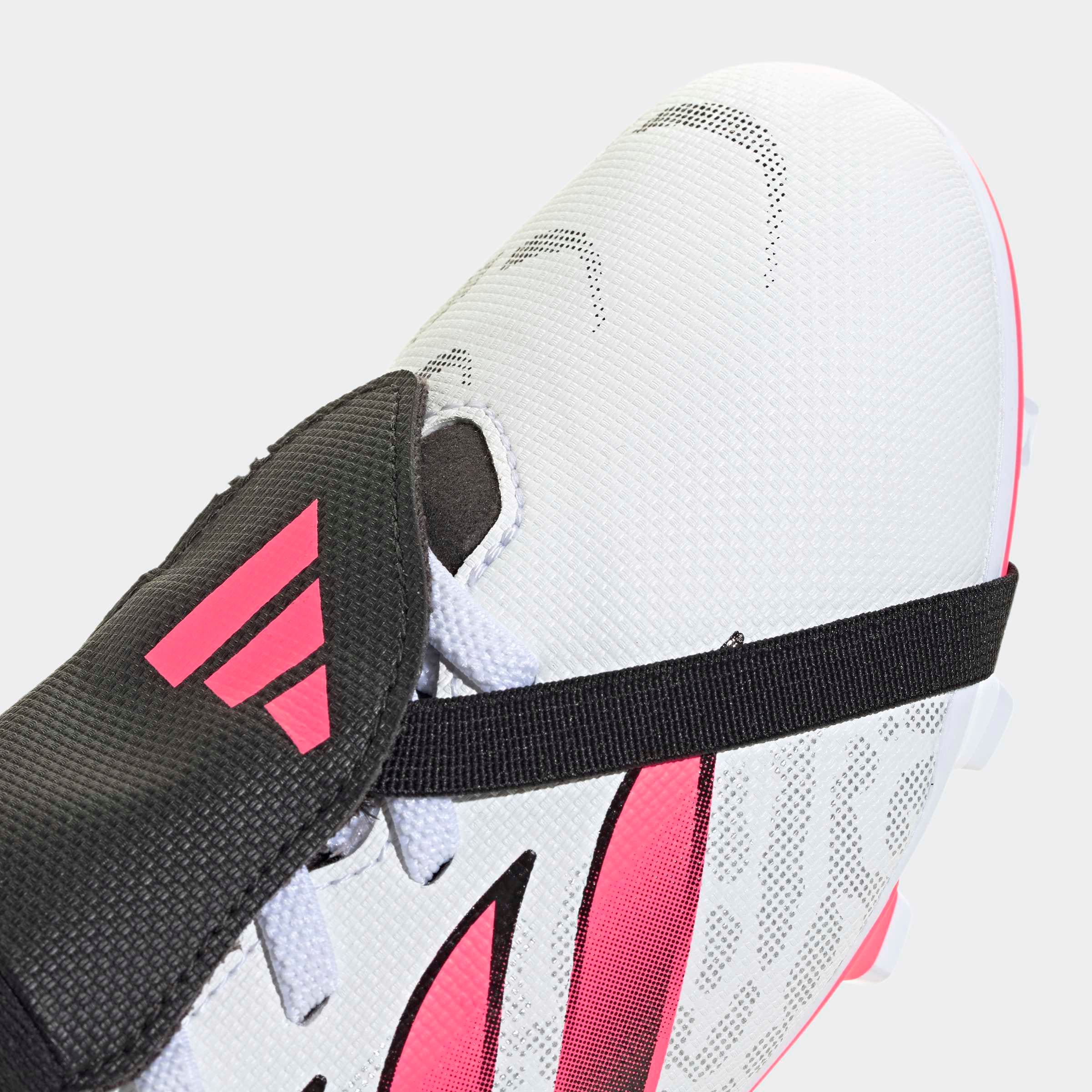 adidas Performance Chaussure de football »PREDATOR CLUB KIDS , FESTE BÖDEN/GEMISCHTE BÖDEN, UMSCHLAGBARE ZUNGE«  adapté à de nombreux types de sols, pour adolescents et enfants