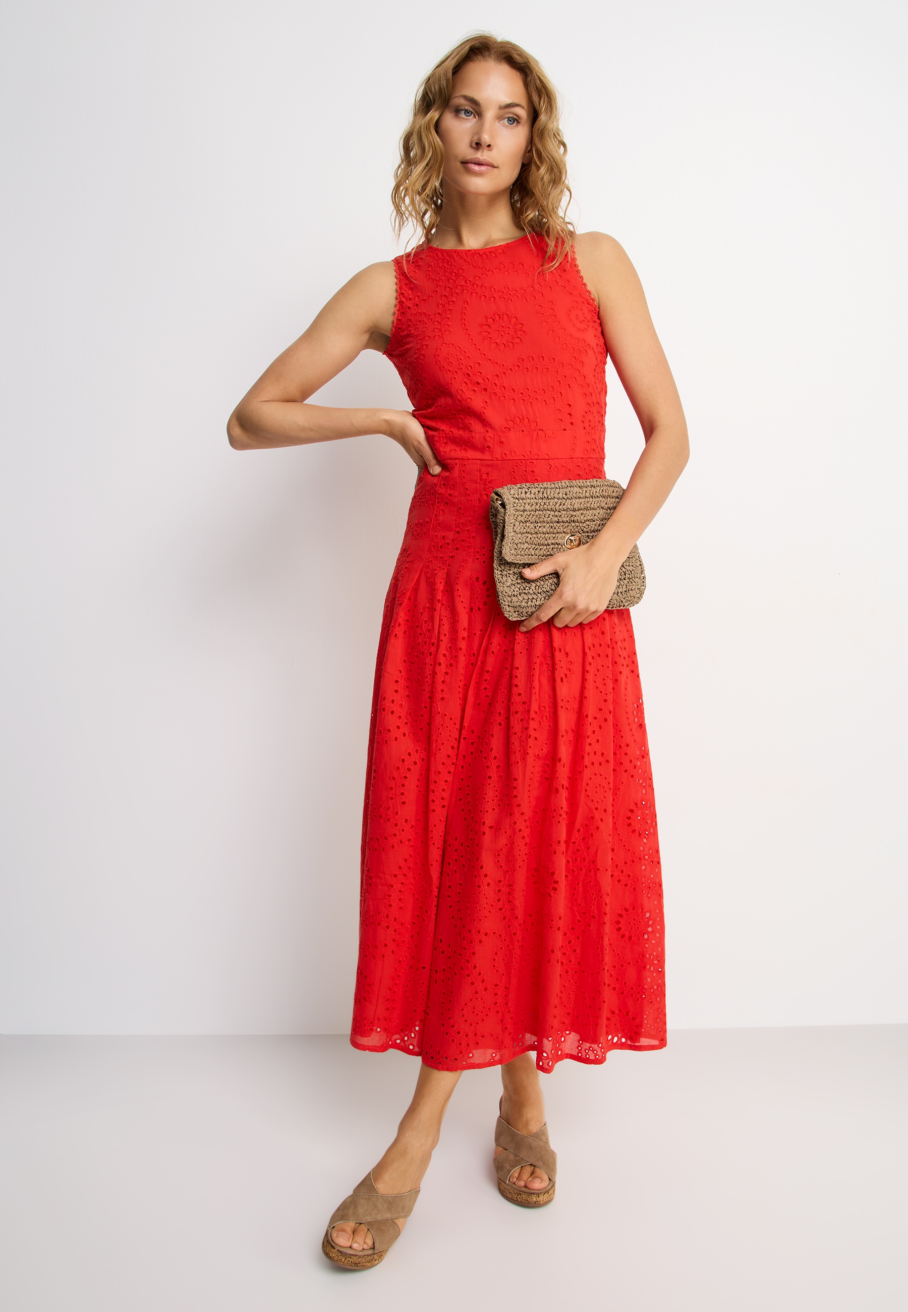 Buffalo Spitzenkleid »in Maxilänge mit modischer Lochstickerei« Ohne Taschen elegantes Sommerkleid, Maxikleid mit Stickerei, A-Linie, festlich