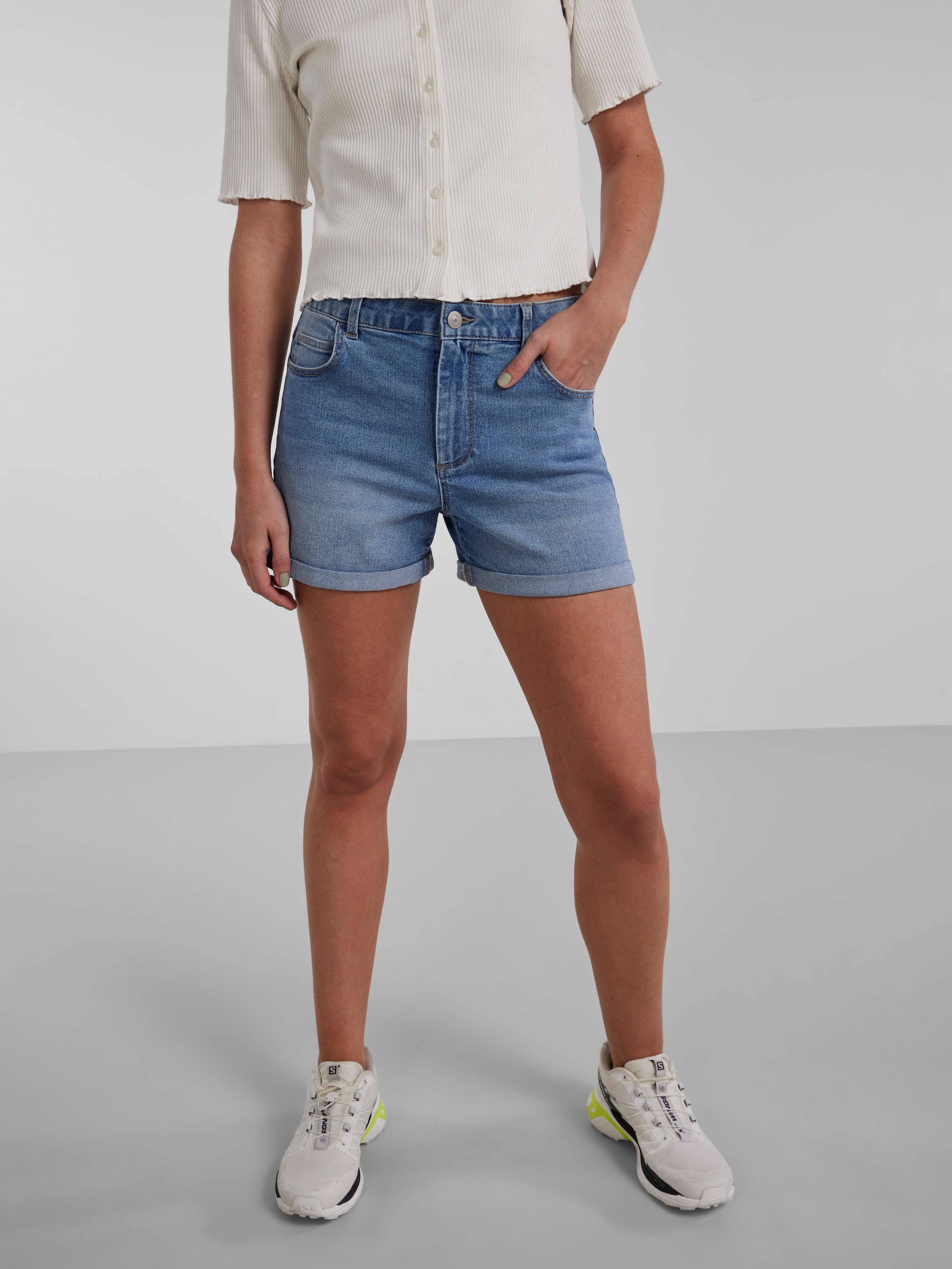 pieces Jeansshorts »PCPEGGY MW SHORTS LB NOOS BC«