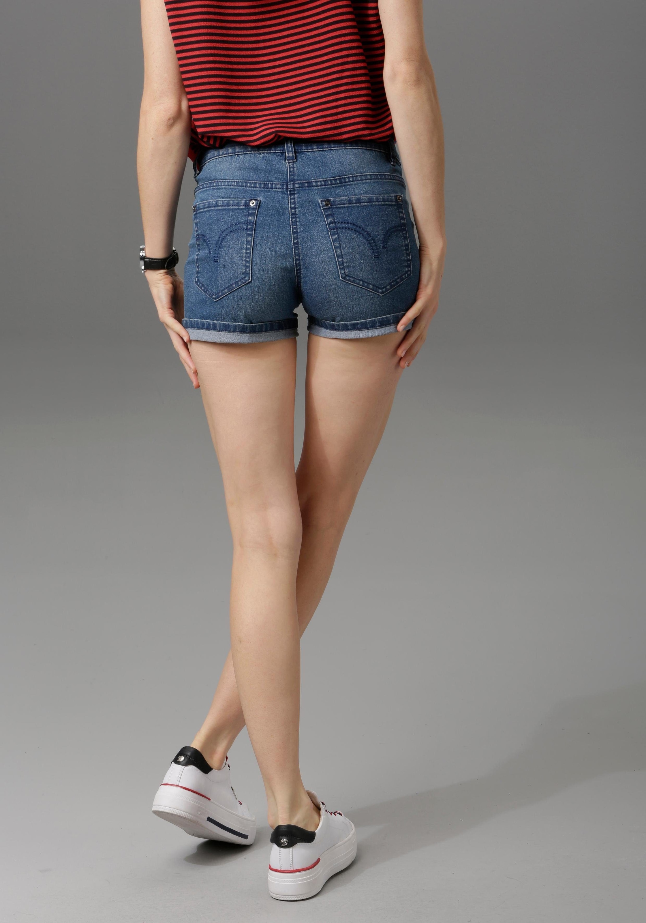 Aniston CASUAL Jeansshorts, mit leichten Abriebeffekte