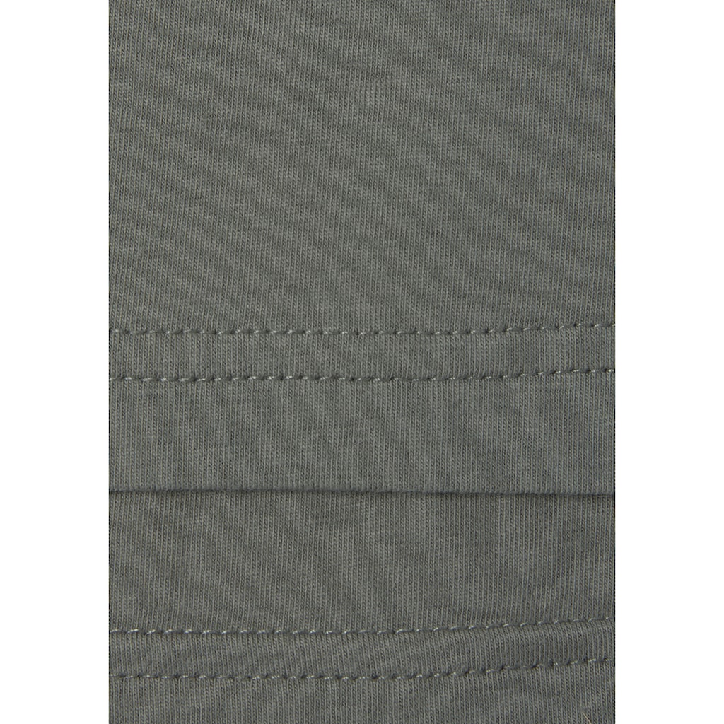 LASCANA Kurzarmshirt, mit kastigem Schnitt und Lagen-Look