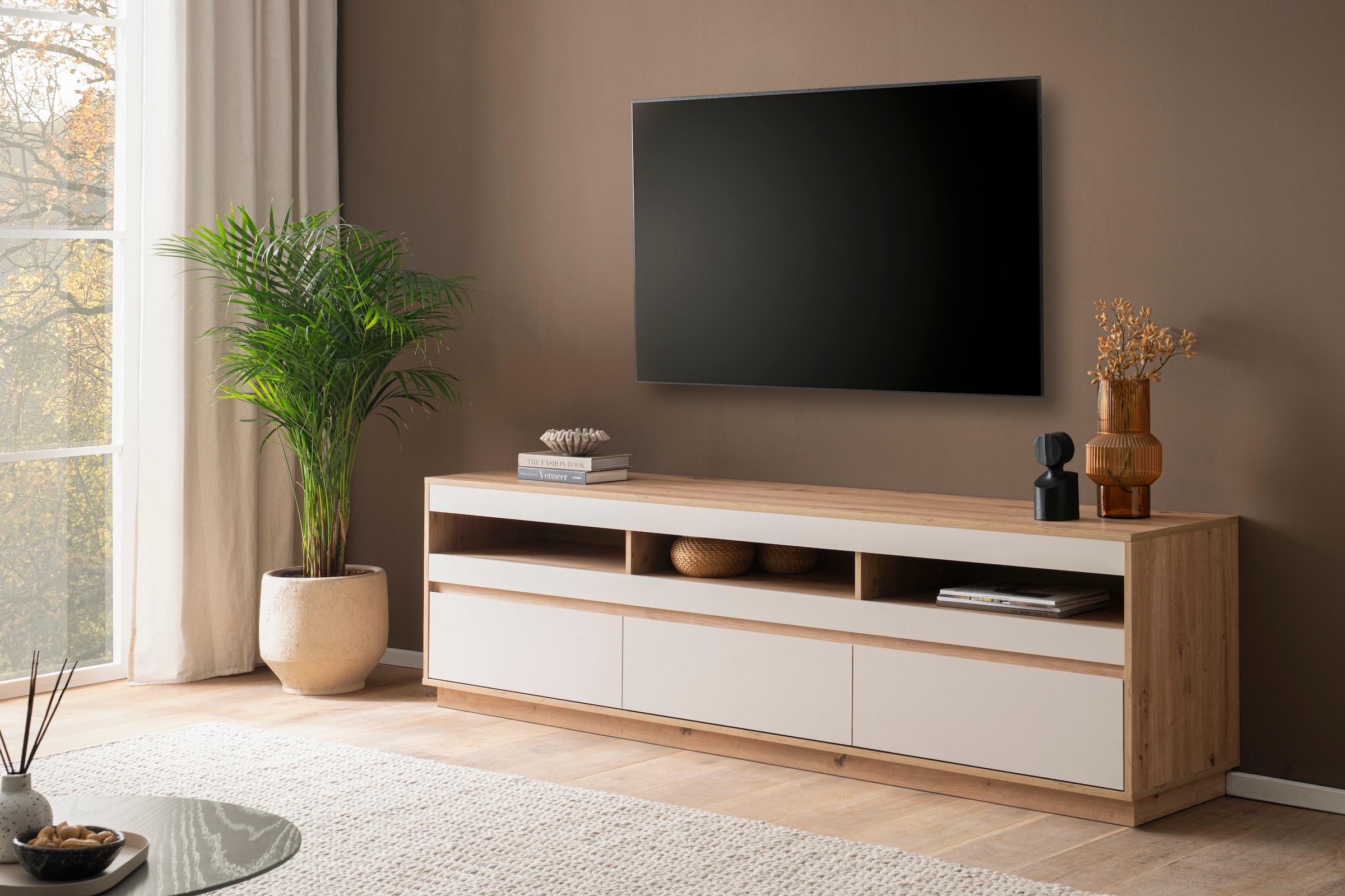 Home affaire Lowboard »Sonora, moderner TV-Unterschrank, Kommode in Eiche Artisan, TV-Schrank« filigrane Rahmenoptik, ausreichend Stauraum, vielseitig einsetzbar