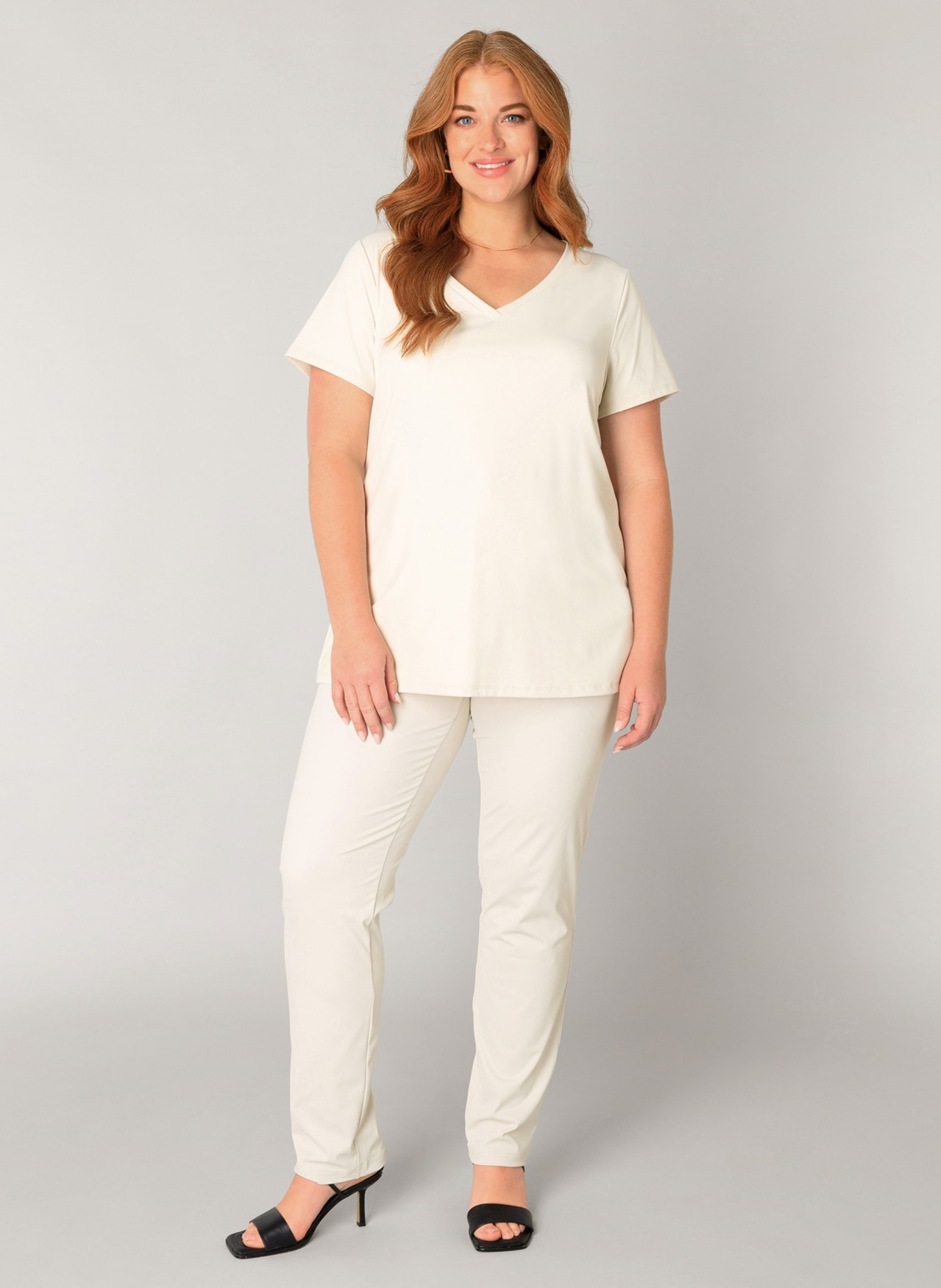 Base Level Curvy T-shirt en V »Lilly« avec stretch