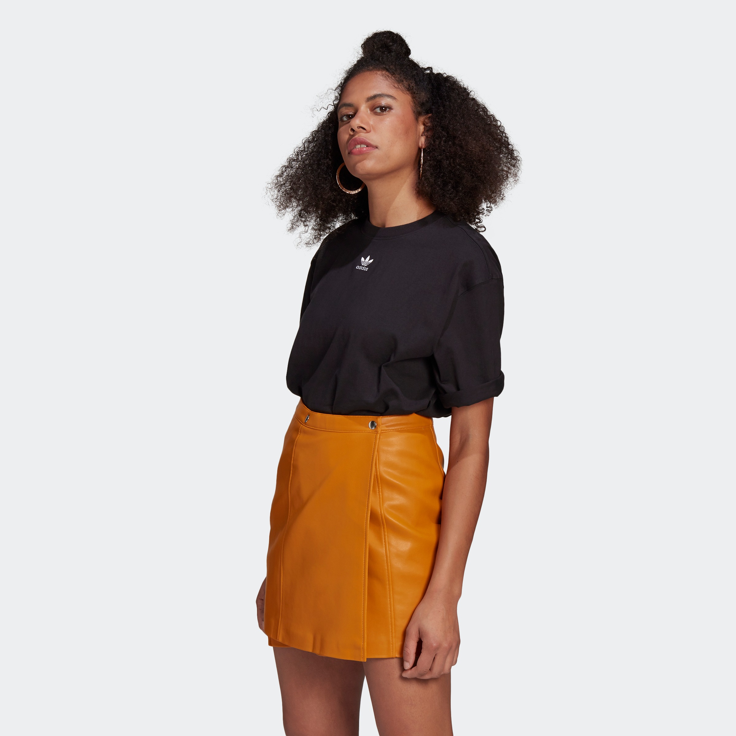 Image of adidas Originals T-Shirt »LOUNGEWEAR ADICOLOR ESSENTIALS« bei Ackermann Versand Schweiz