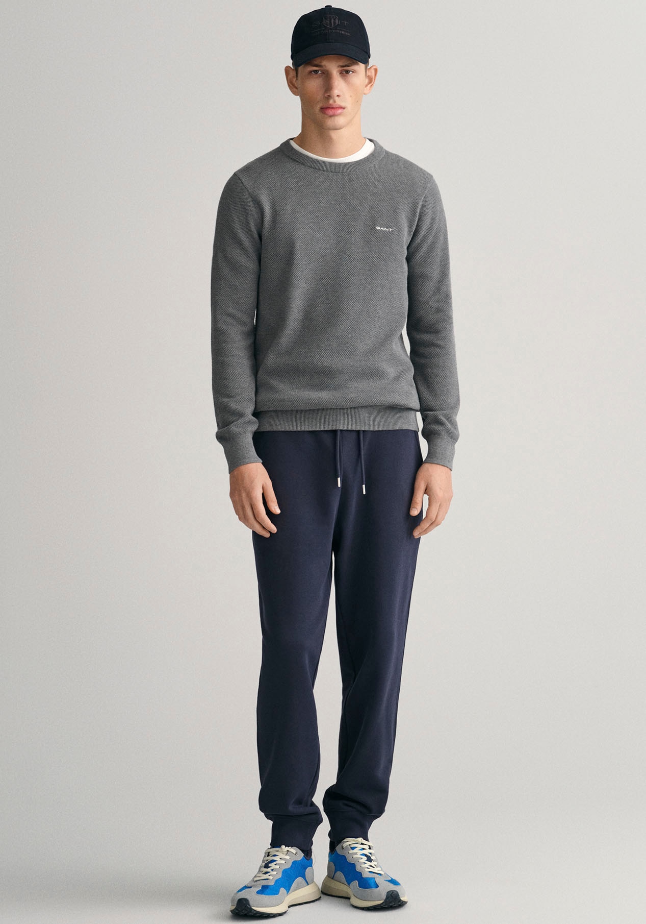 Gant Sweathose »REG SHIELD SWEATPANTS«, mit Logostickerei unterhalb des Bunds