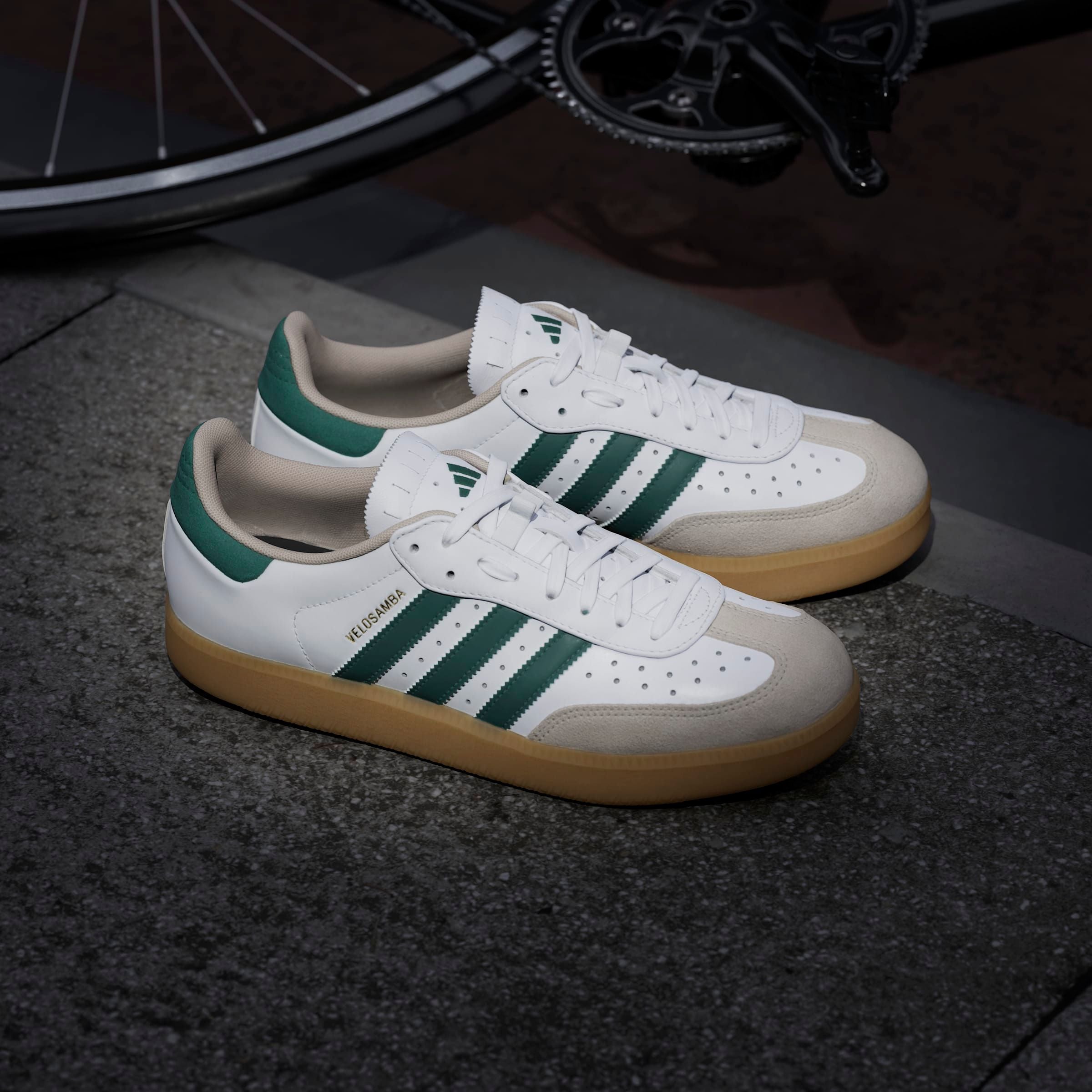 adidas Performance Fahrradschuh, inspiriert vom Design des adidas samba