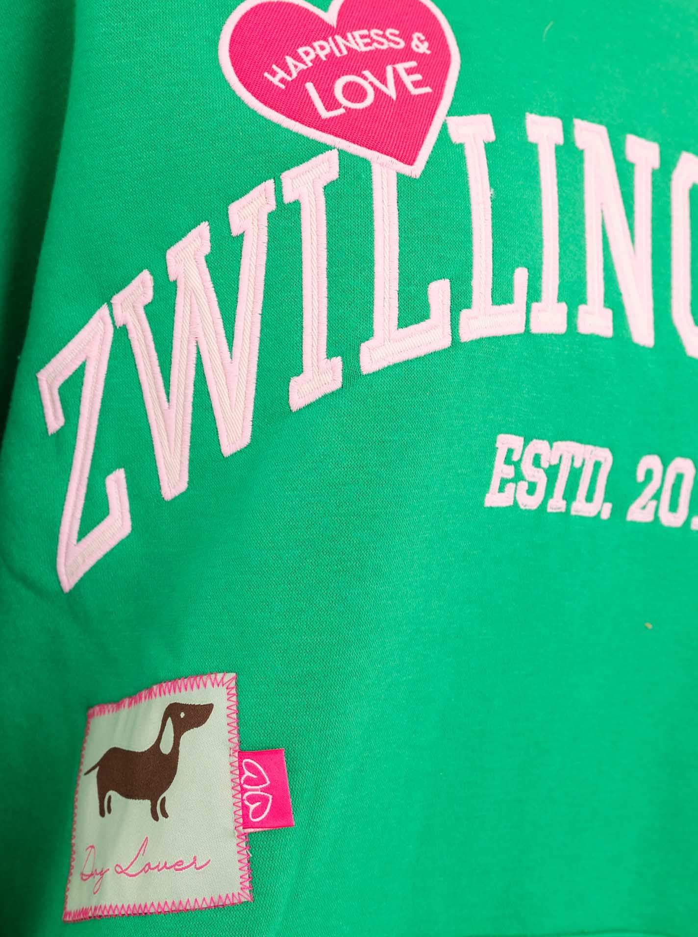 Zwillingsherz Hoodie »"Zwillingsherz Patches"«, coupe oversize, capuche, grand lettrage et patches, poche kangourou

