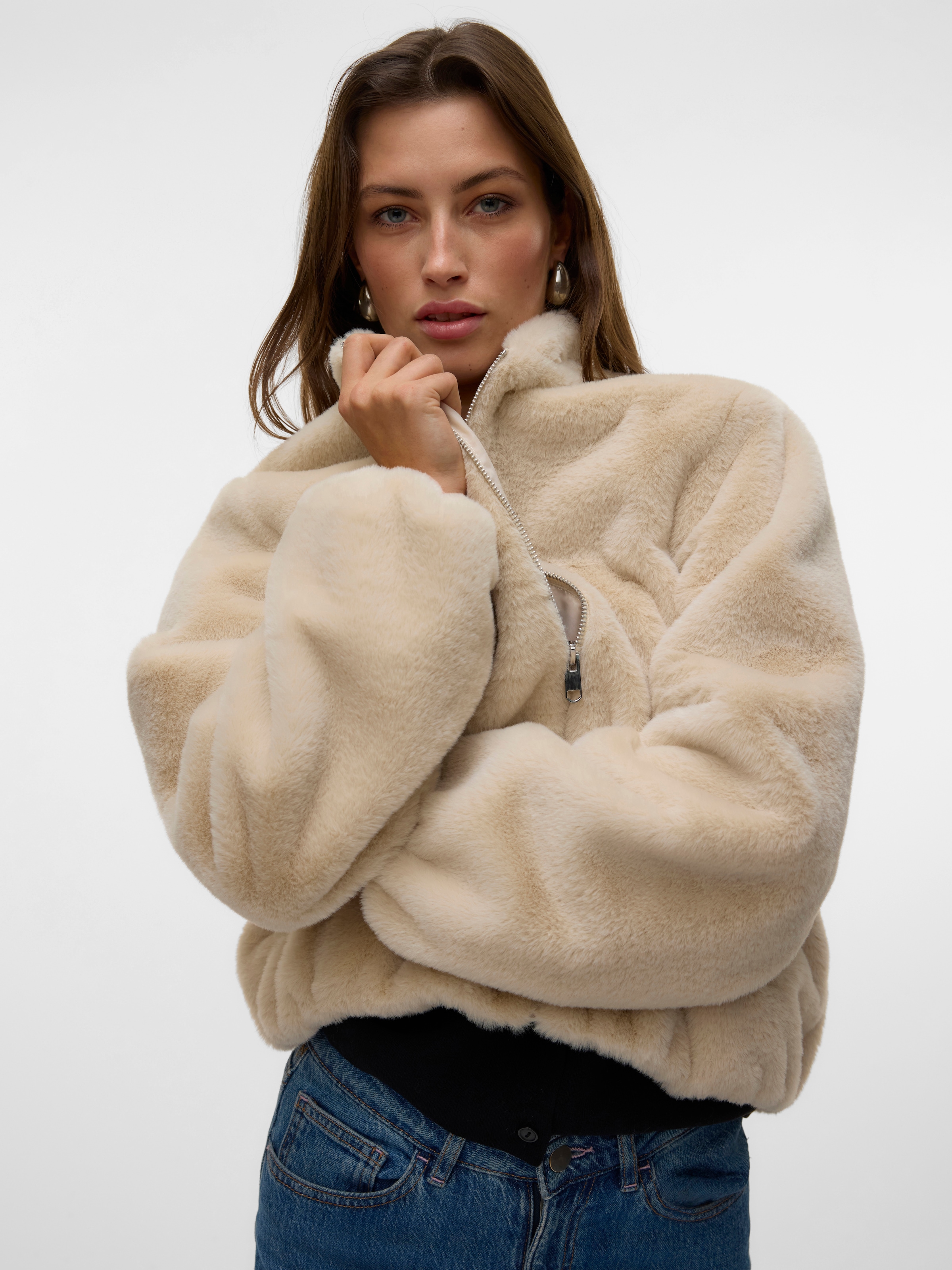 Vero Moda Fellimitatjacke »VMSONJALIGA SHORT JACKET GA BOO«, ohne Kapuze