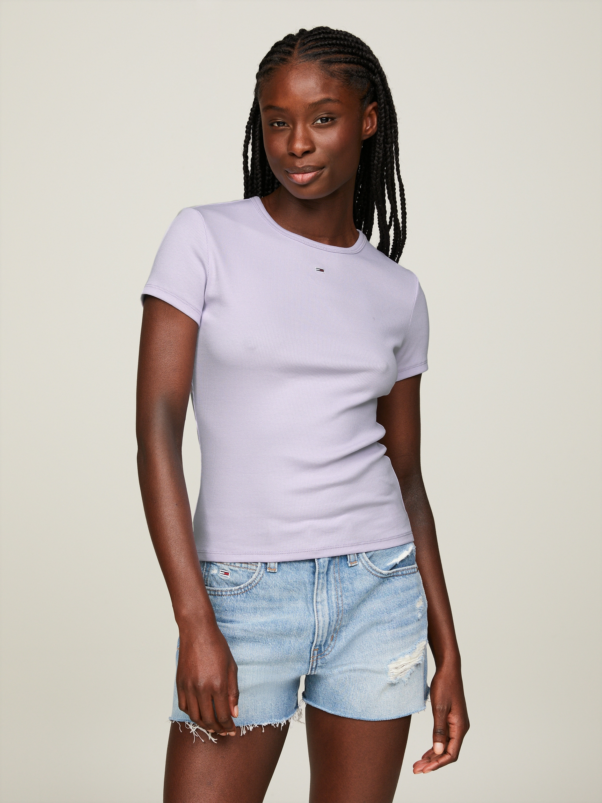 Tommy Jeans T-Shirt »Slim Essential Rib Shirt, Rippshirt Rundhalsshirt«, in Rippoptik, mit Logostickerei