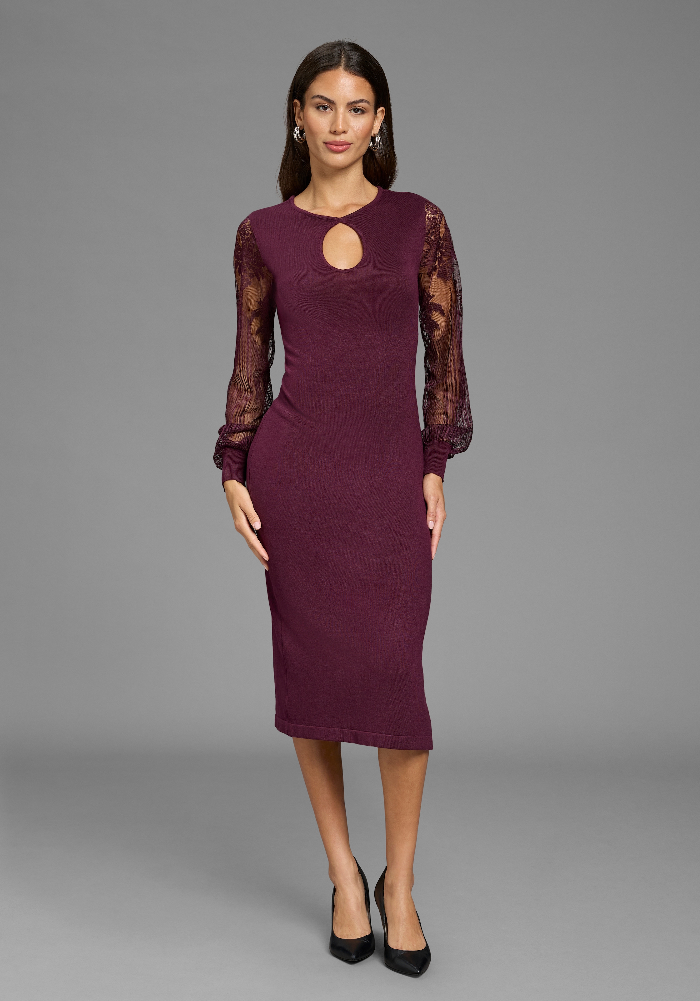 Image of Laura Scott Strickkleid "aus Viskosemischung, figurbetonte Passform" mit femininen Spitzenärmeln