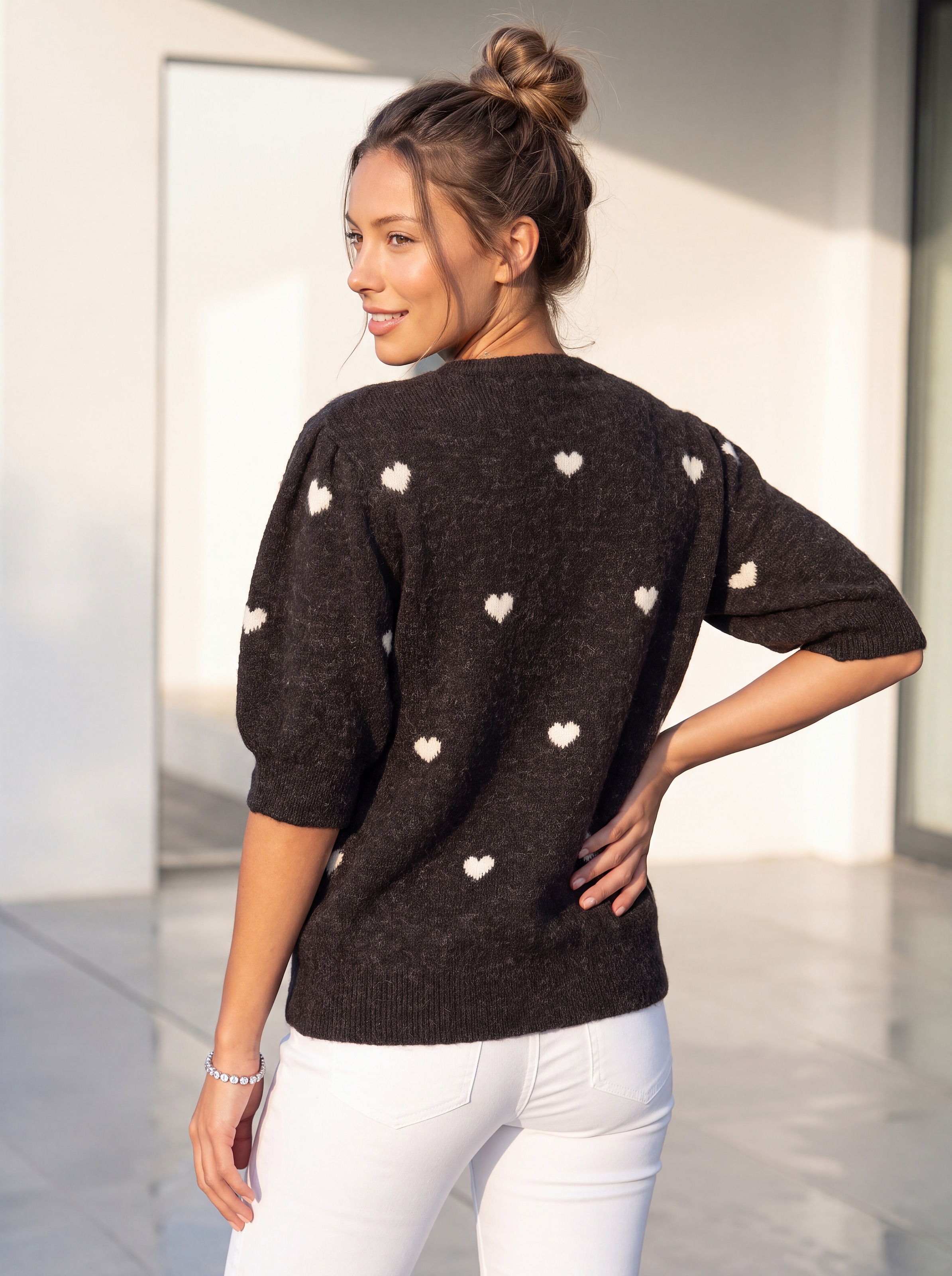 LASCANA Pull à manches courtes »mit Herzmuster, V-Pullover mit kurzen Puffärmeln« pull en maille douillet avec cœurs, pull jacquard motif cœur