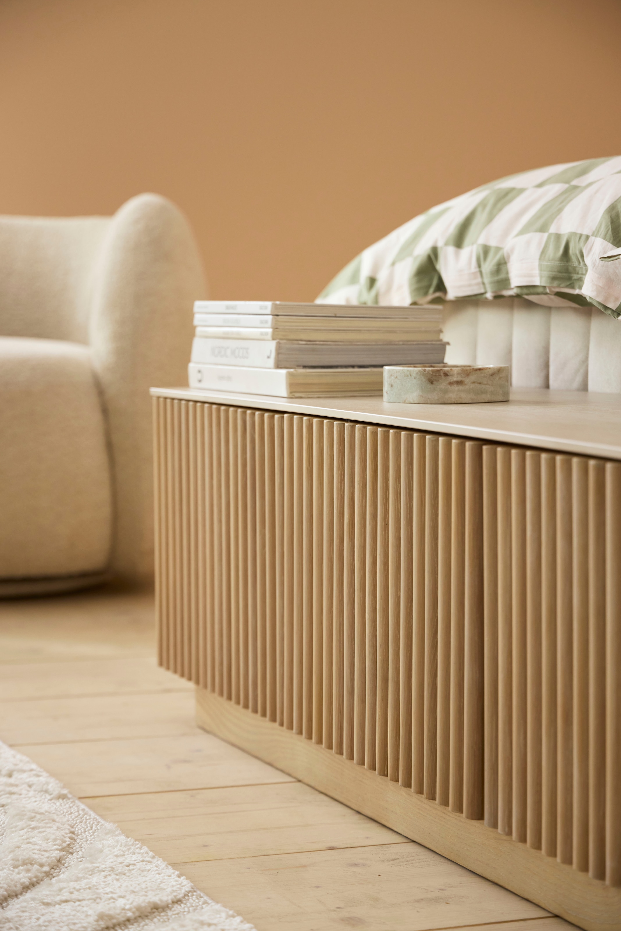 homsy by Ana Johnson Meuble TV »Solva« Holzoptik aus Esche, geriffelte Front, Keramikplatte, Breite 138 cm