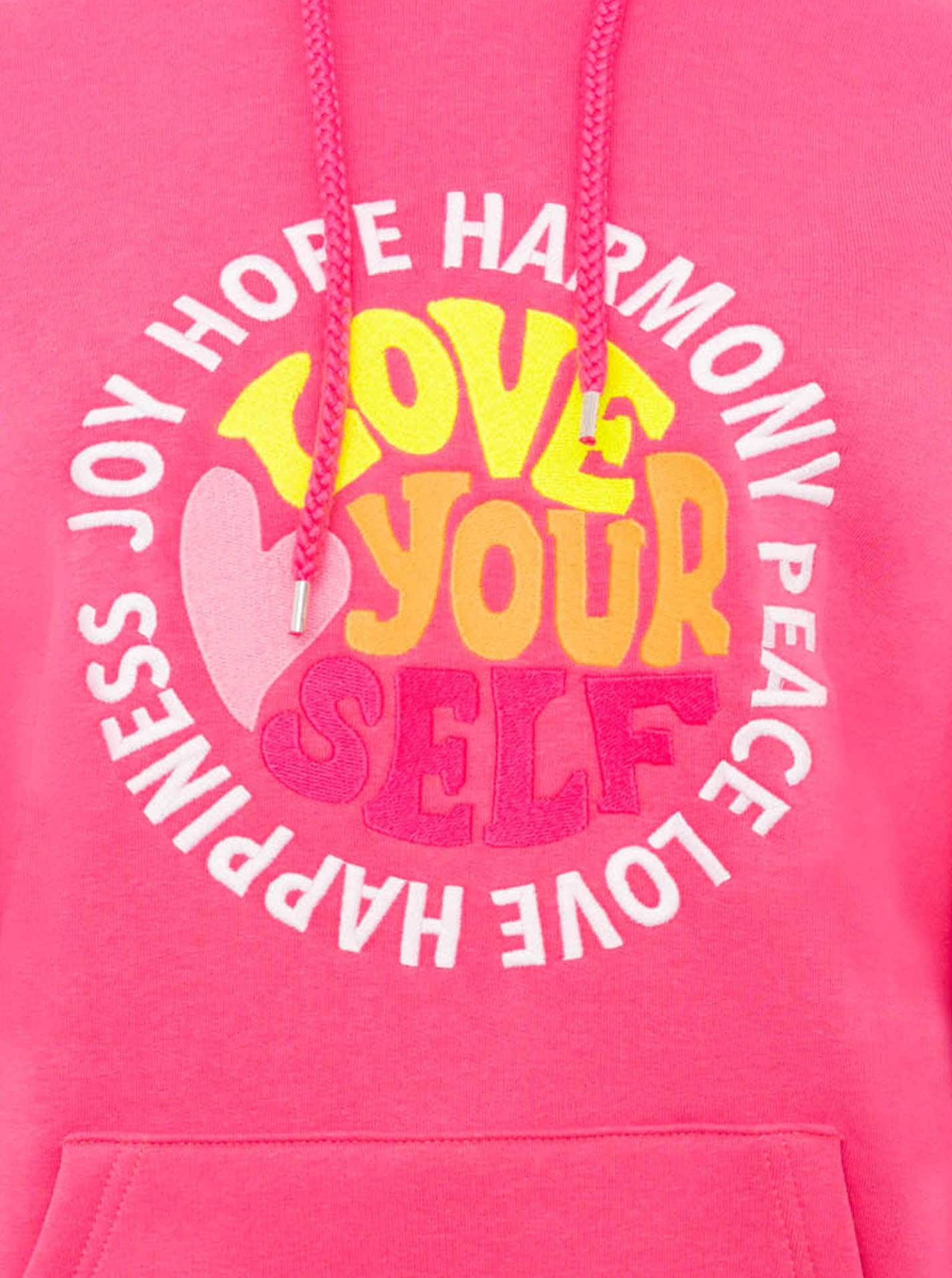 Zwillingsherz Hoodie »"Love Yourslef"«, runde grosse Frontstickerei, farbige Kordel, Kängurutasche
