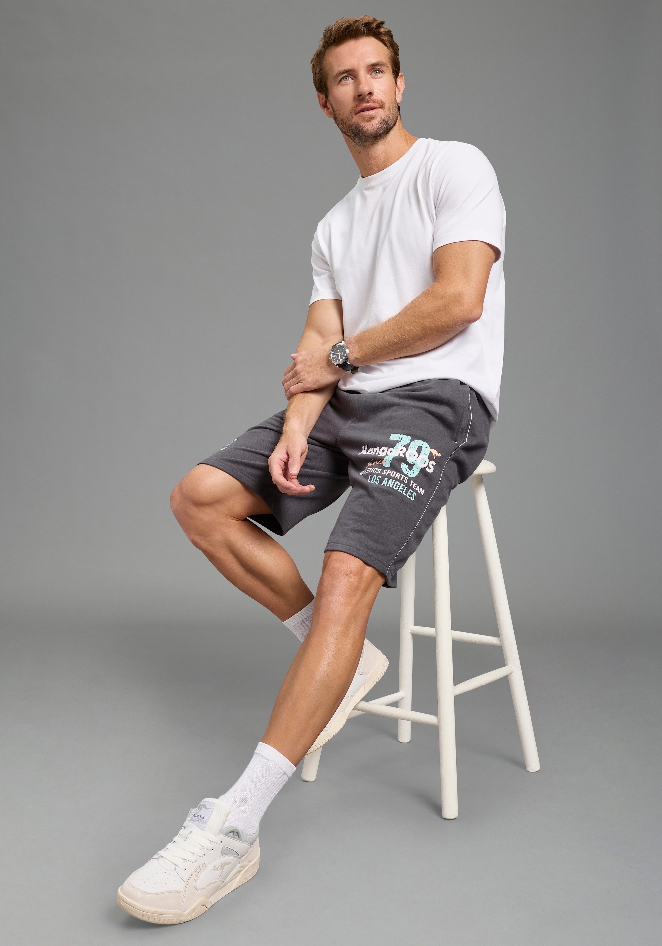 KangaROOS Sweatshorts  mit elastischem Bund, mit Kordelzug am Bund, auch in grossen Grössen