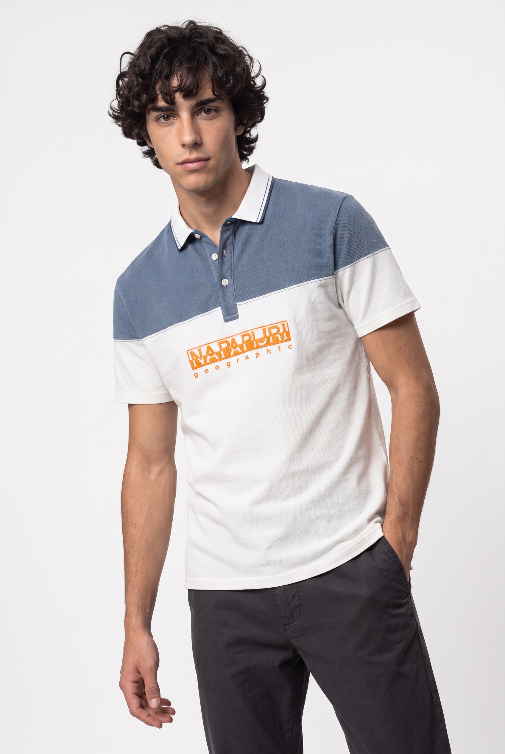 Image of Napapijri Poloshirt "E-SATURNIA SS" mit kurzer Knopfleiste, aus Piqué-Material aus Baumwolle