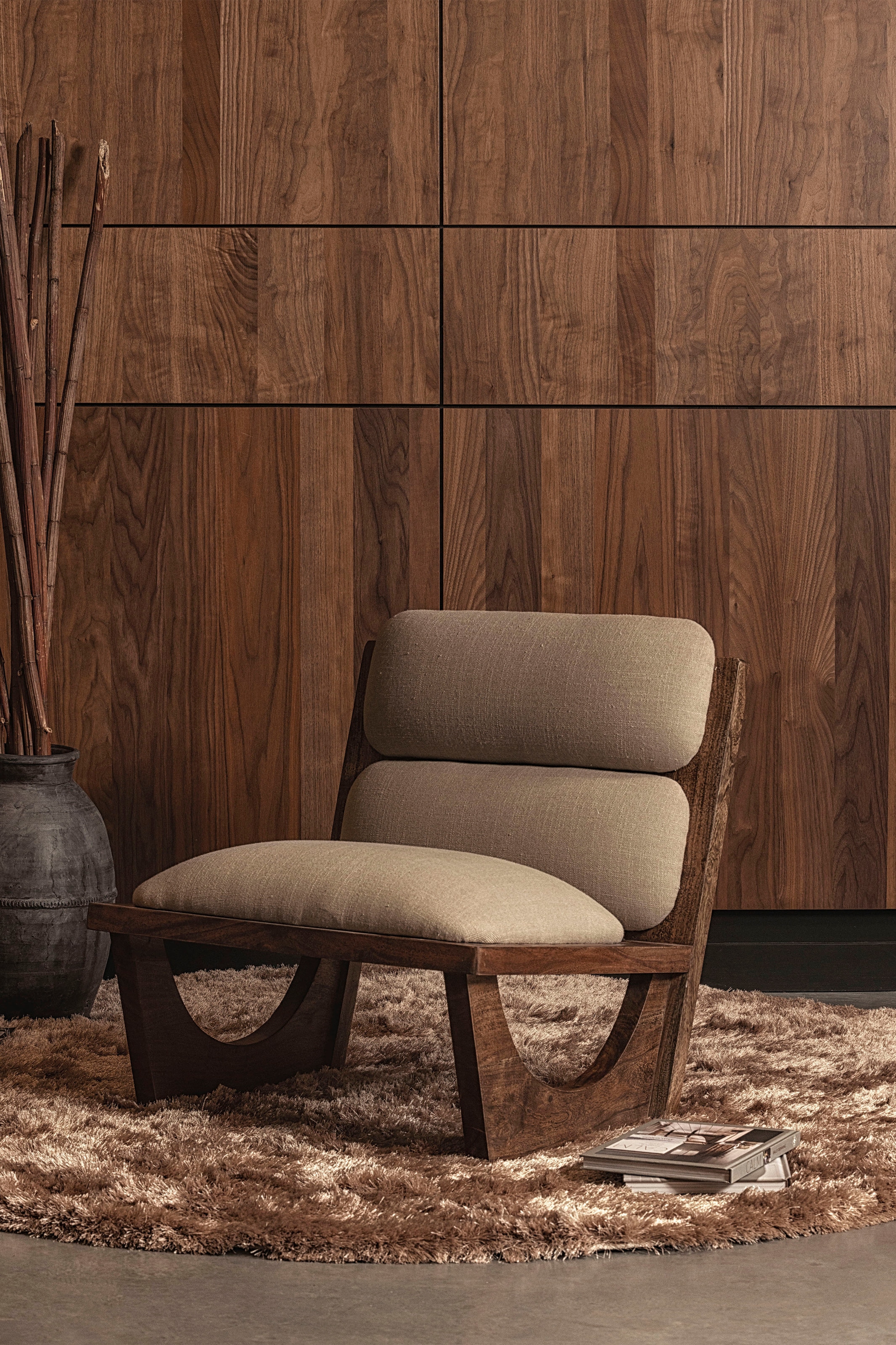 WOOOD Loungesessel »Opulent mit Bouclé-Bezug und Akazienholz-Gestell B 70 x T 80 x H 75 cm« Sichtbare Maserung, Tragkraft 150 kg, vollständig montiert geliefert
