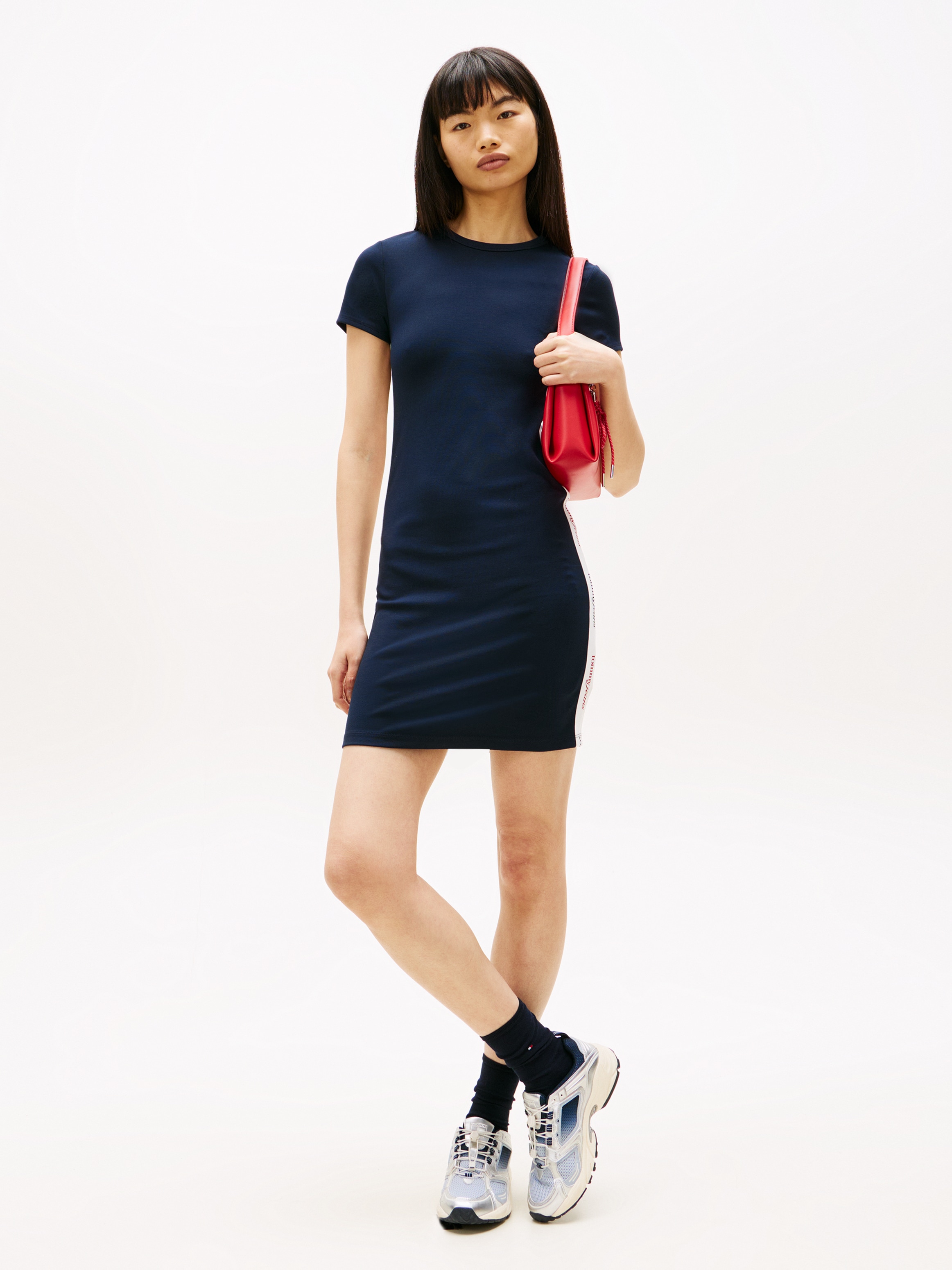 Image of Tommy Jeans Jerseykleid "TJW BODYCON TAPE DRESS" mit seinem klassischen, schlichten Design
