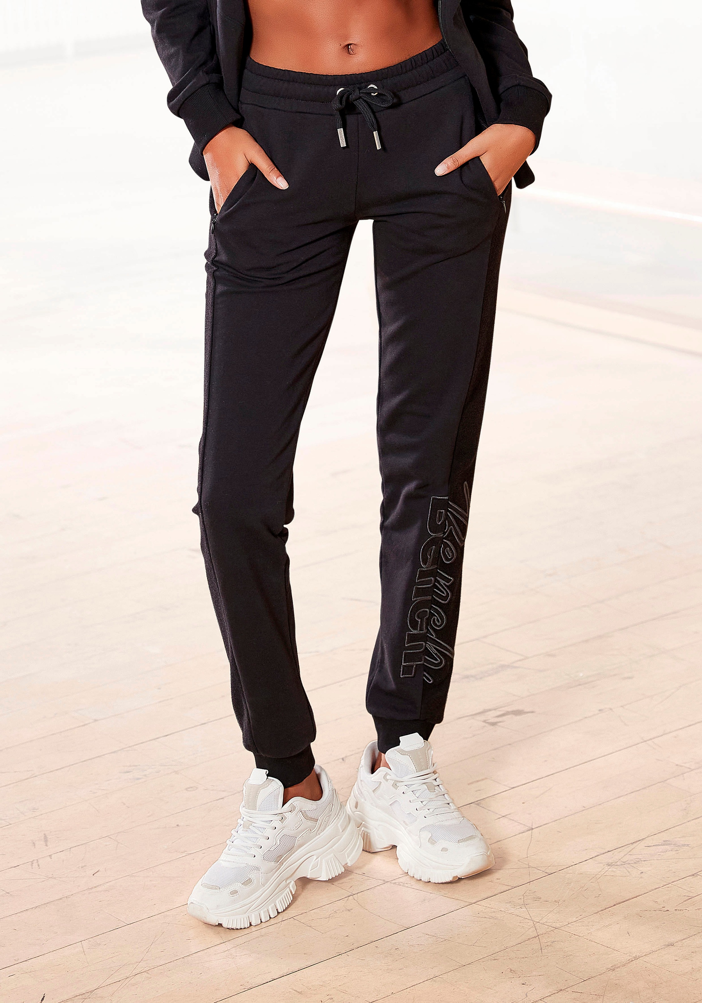 Image of Bench. Relaxhose, mit Logostickerei bei Ackermann Versand Schweiz