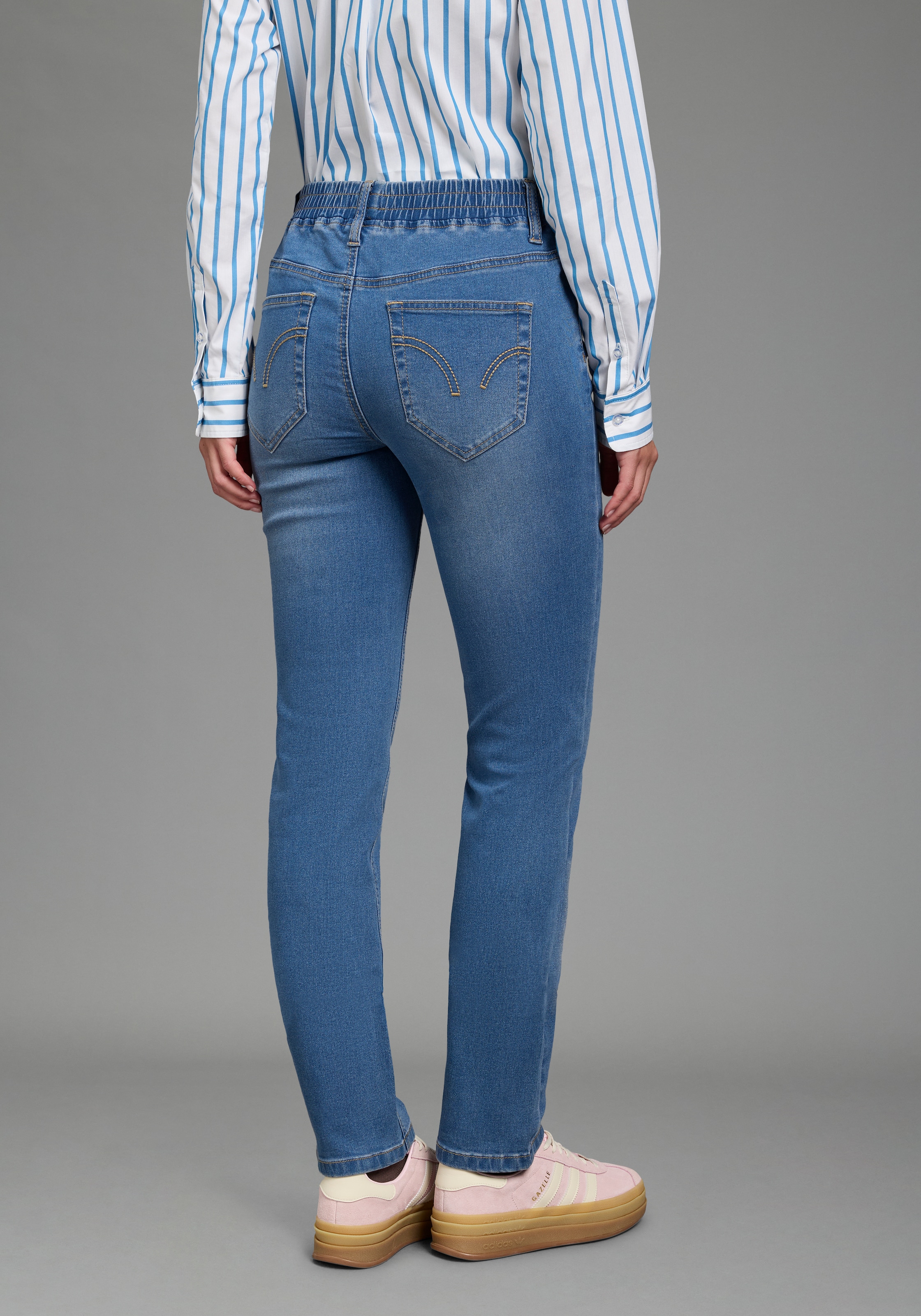 Arizona Jeans Relax-fit »mit Schlupfbund« à jambe large, en denim/jean élastique