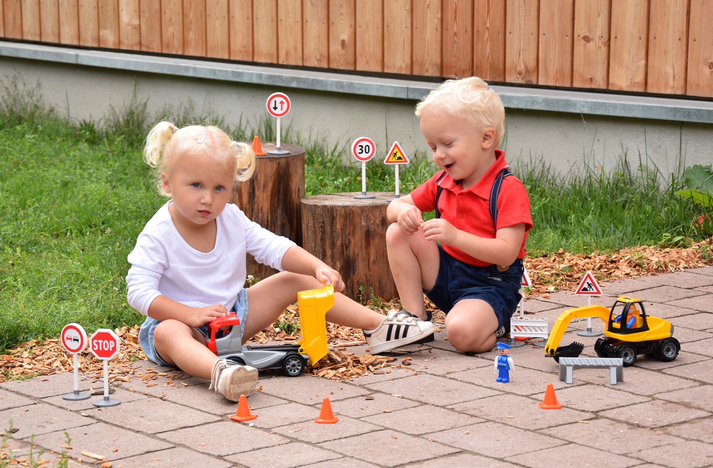 Lena® Spielzeug-Kipper »Truckies Set Baustelle«, inkluisve Spielzeug-Bagger und Spielfigur; Made in Europe