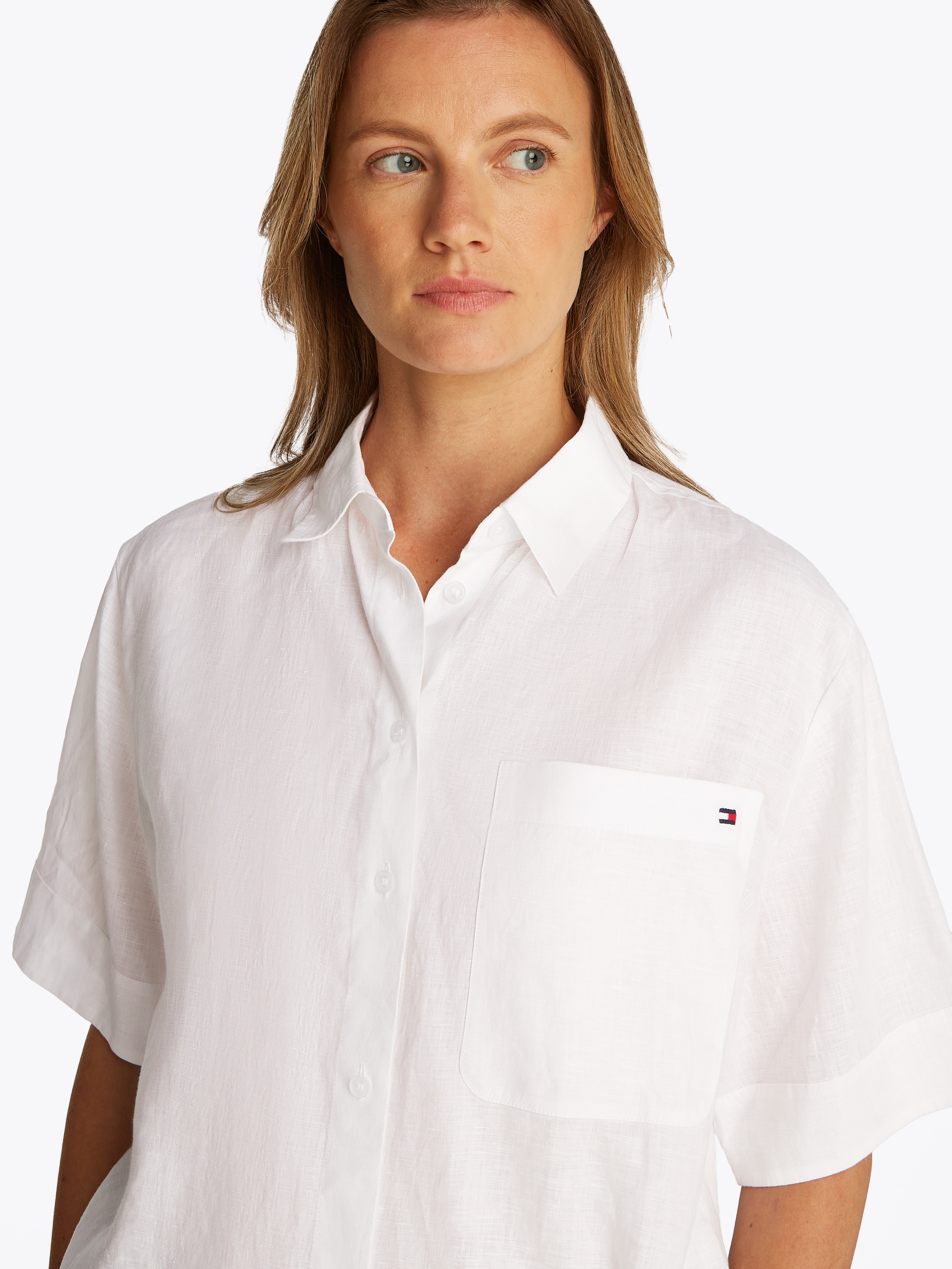 Tommy Hilfiger Kurzarmshirt »ESS LINEN RELAXED S/S SHIRT«, mit Brusttasche, Logostickerei,kühlendes Premium Leinen