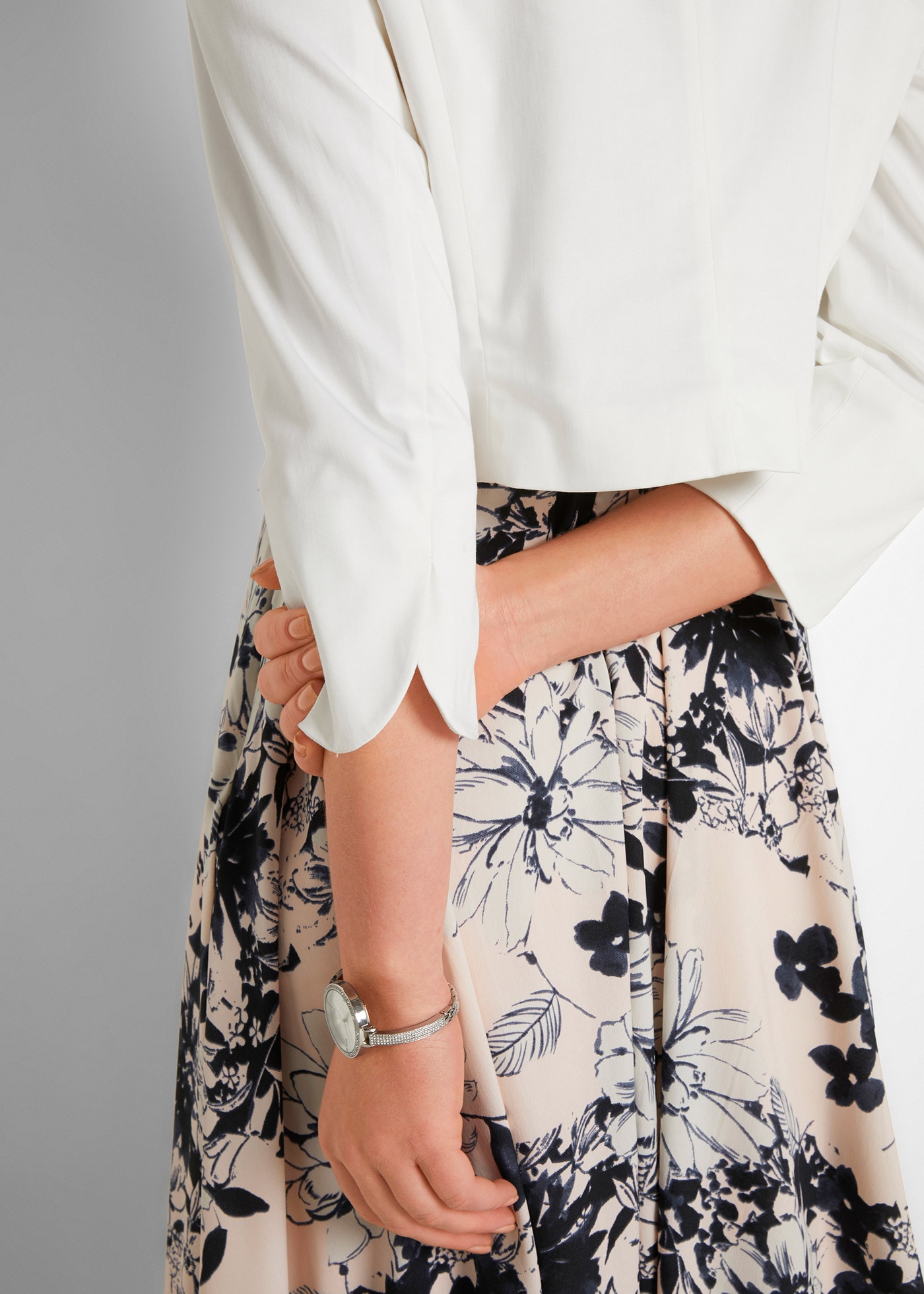 bonprix Boleroblazer elegante Wellenkante, aus Baumwolle und Elasthan, Slim fit