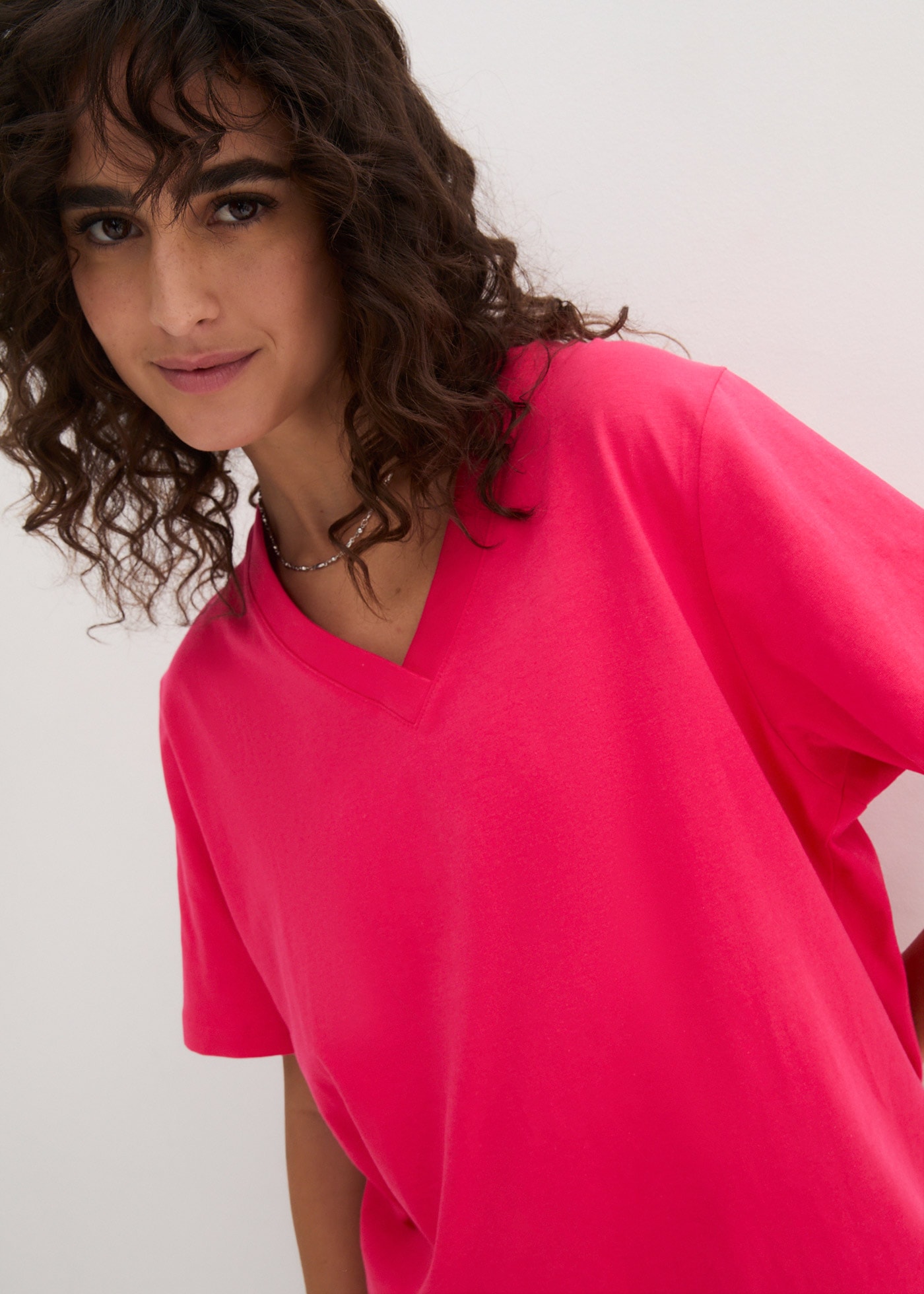 bonprix T-shirt long »Weites Long-Shirt mit V-Ausschnitt, Kurzarm (5er Pack)« Paquet, 5 pièces coupe ample, manches courtes, col en V, uni