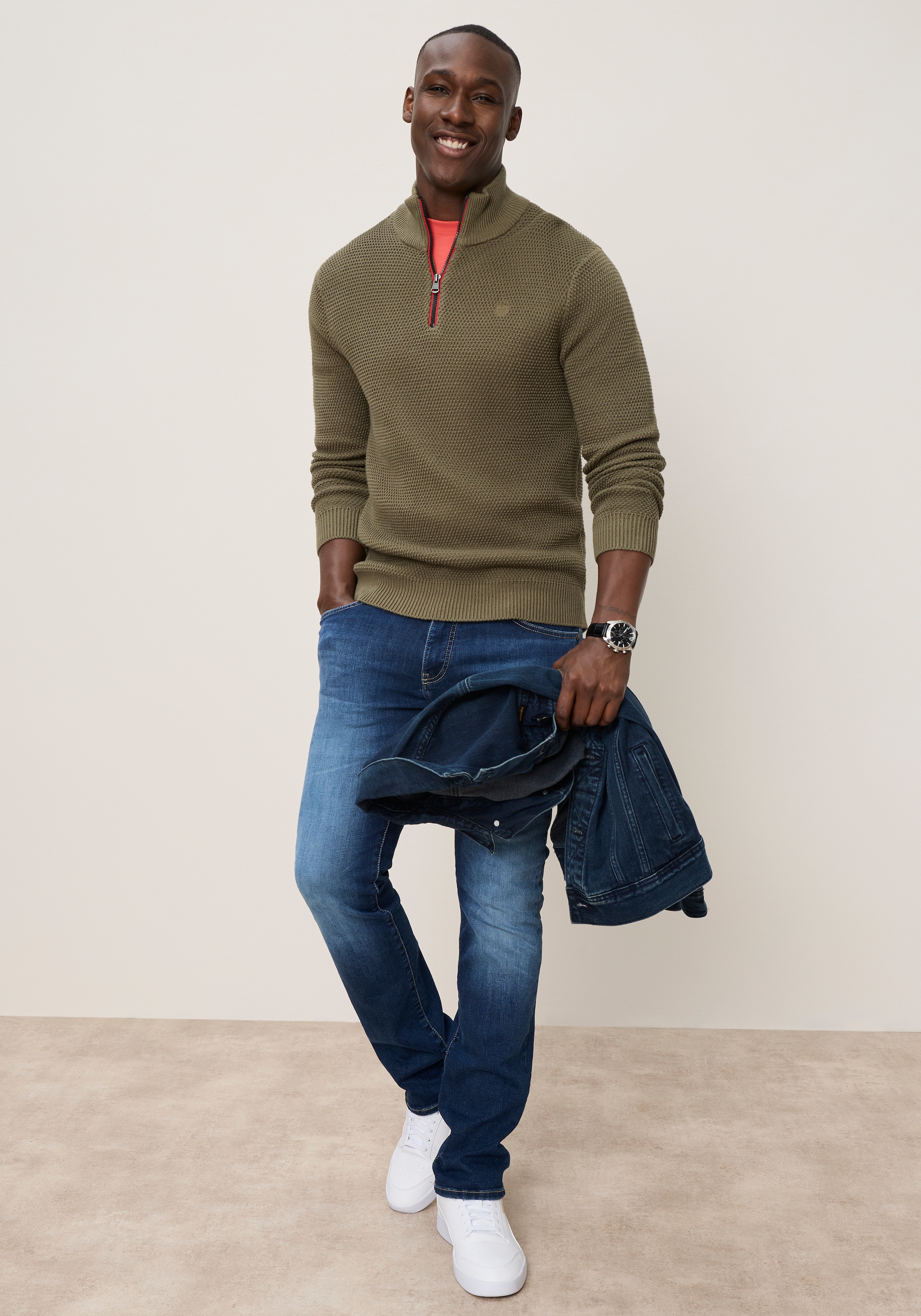 DELMAO Troyer »Neue Kollektion! Highlight Kontrast- Reissverschluss« aus Strickmaterial, Regular Fit, mit Label-Applikation