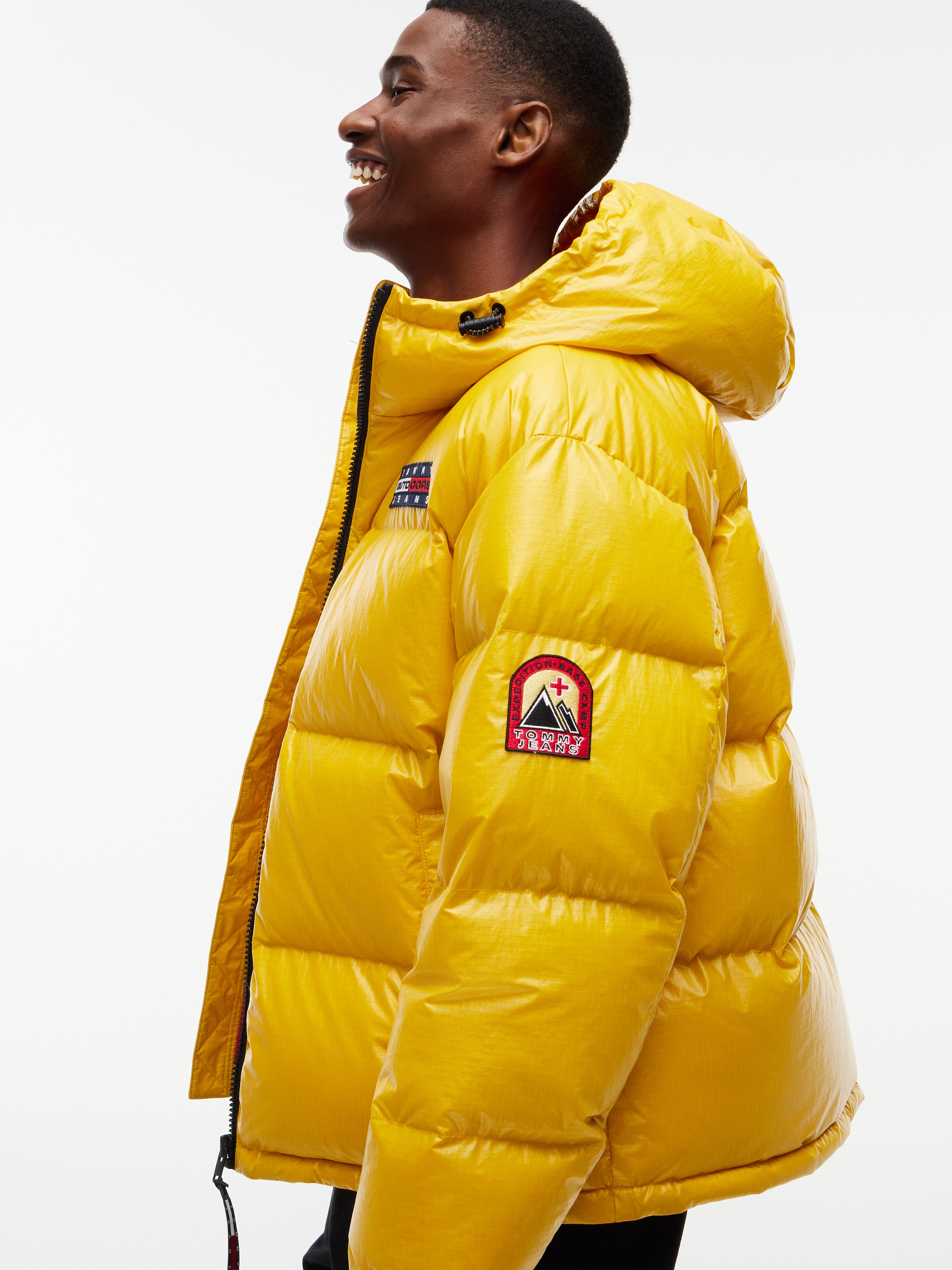 Tommy Jeans Doudoune »TJM ALASKA OUTDOORS DOWN« sans capuche mit Daunenfüllung, leicht glänzende Oberfläche