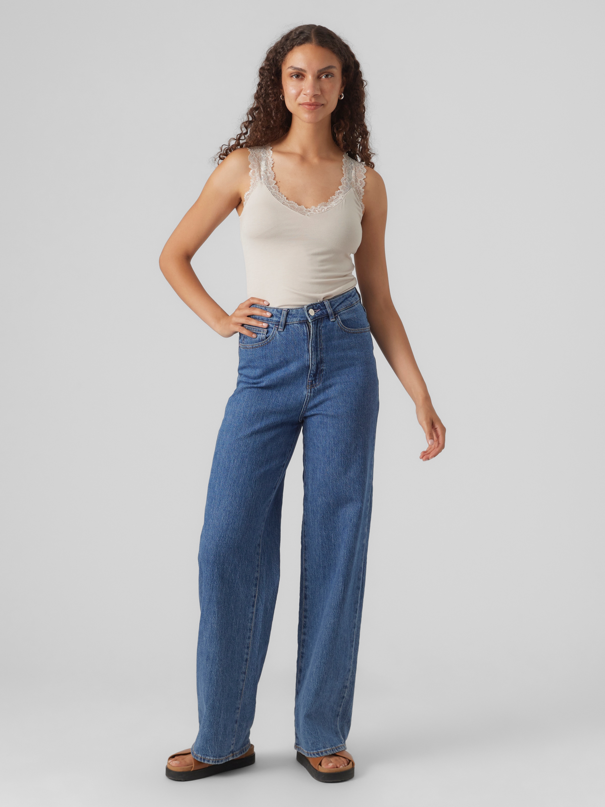 Vero Moda Top à bretelles »VMROSA SL TOP JRS NOOS« Viskosemischung, Spitzen Detail