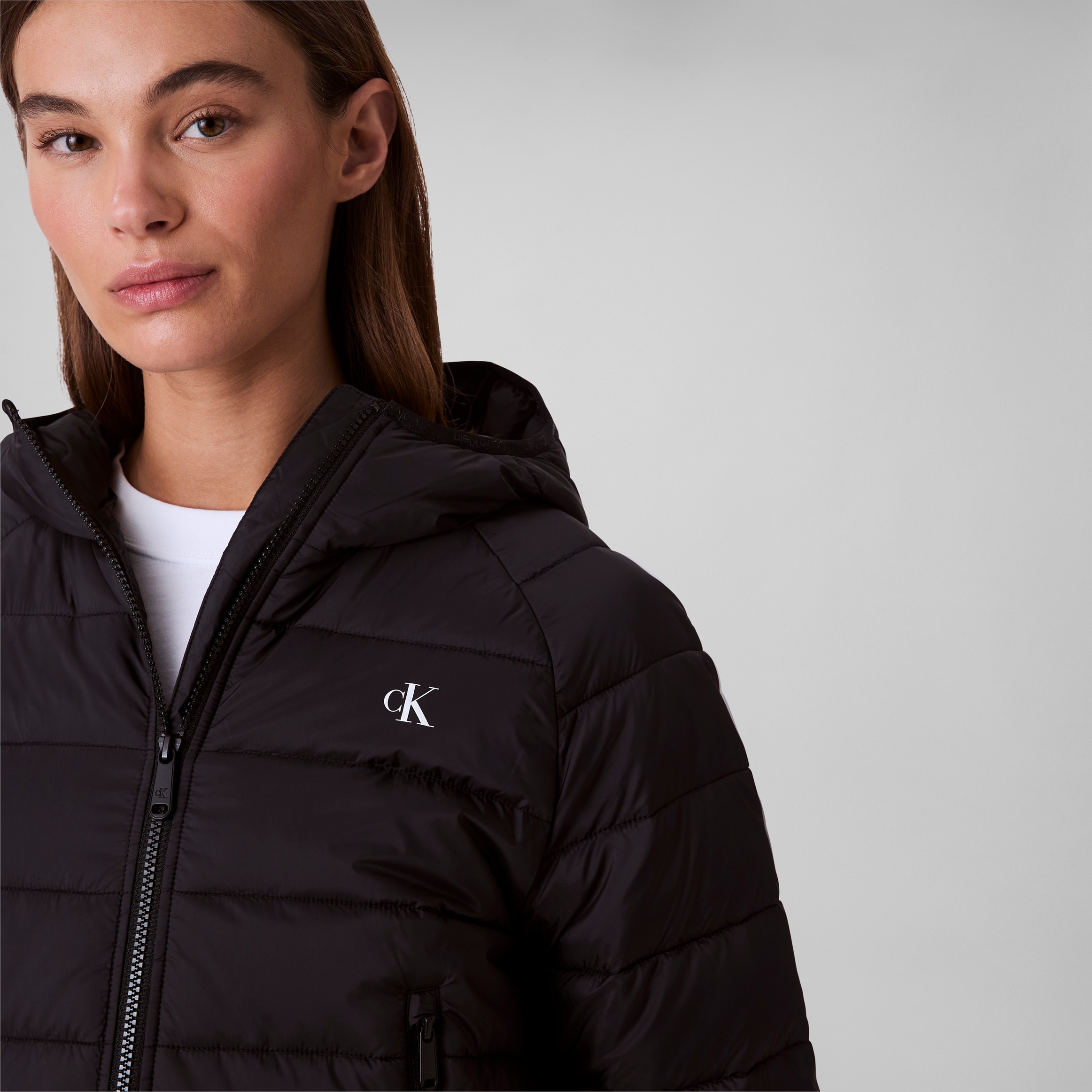 Calvin Klein Jeans Veste matelassée »LGHTWGHT QLTD JCKT P« mit Kapuze Mit Rundhalsausschnitt