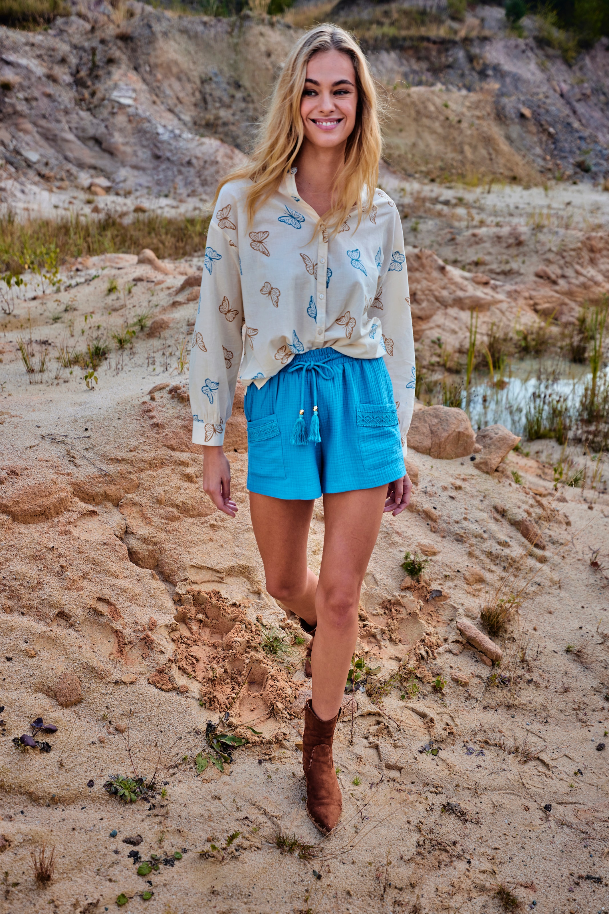 Aniston CASUAL Shorts, mit Häkel-Applikationen verziert - NEUE KOLLEKTION