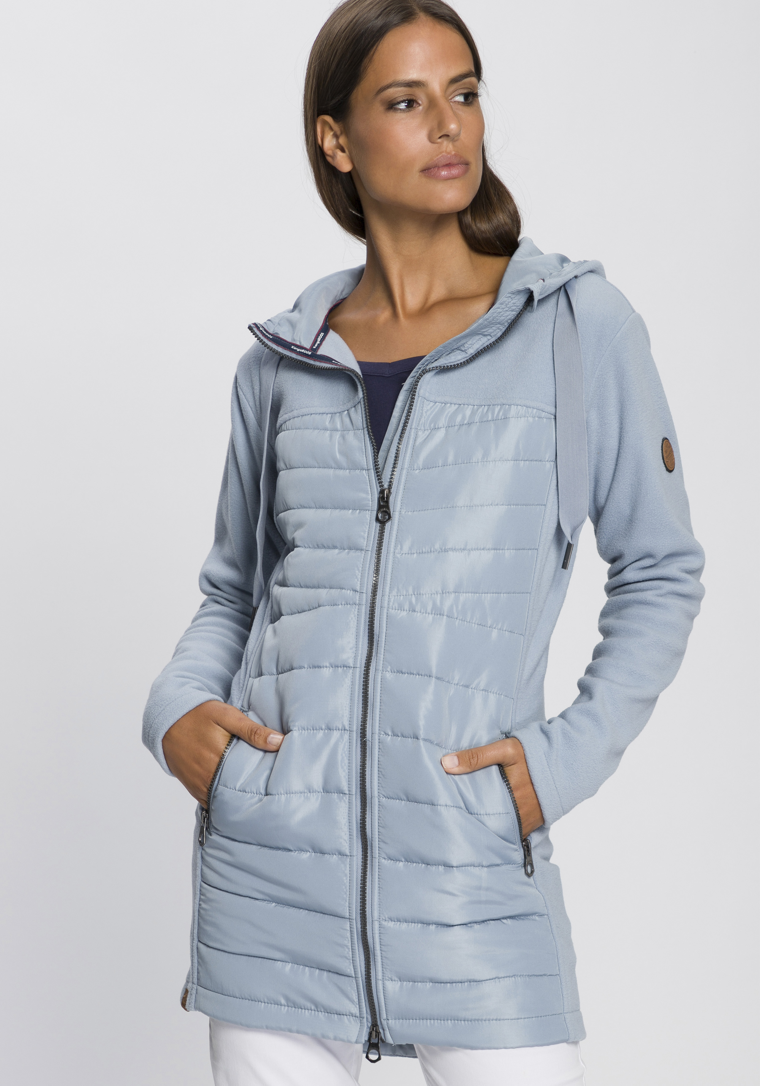 Langjacke, mit Kapuze, im modischen Materialmix