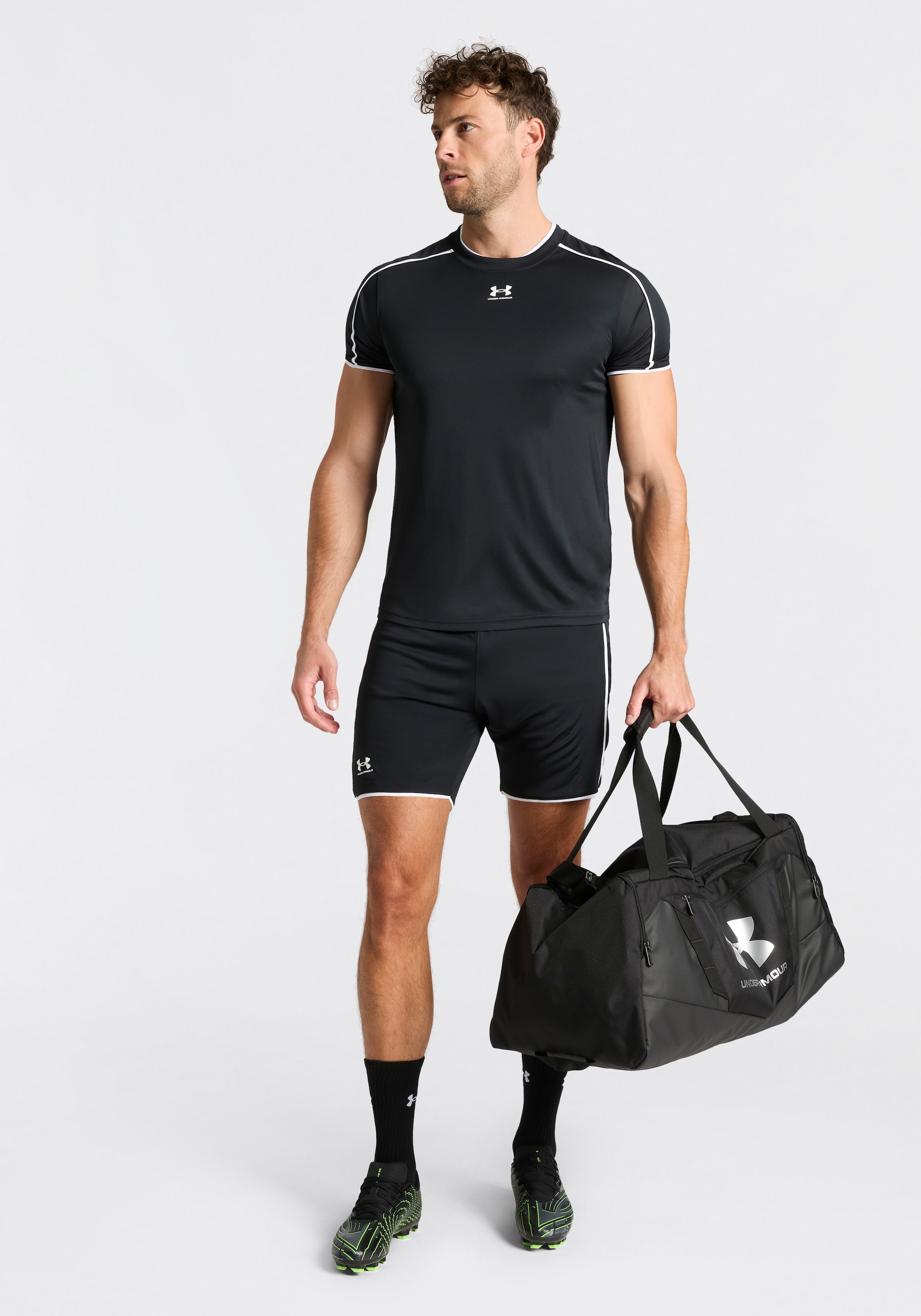 Under Armour® Short d'entraînement »UA M CHALLENGER TRAIN SHORT«  für vielseitige Aktivitäten, leichtes Material, Sportmode-Design