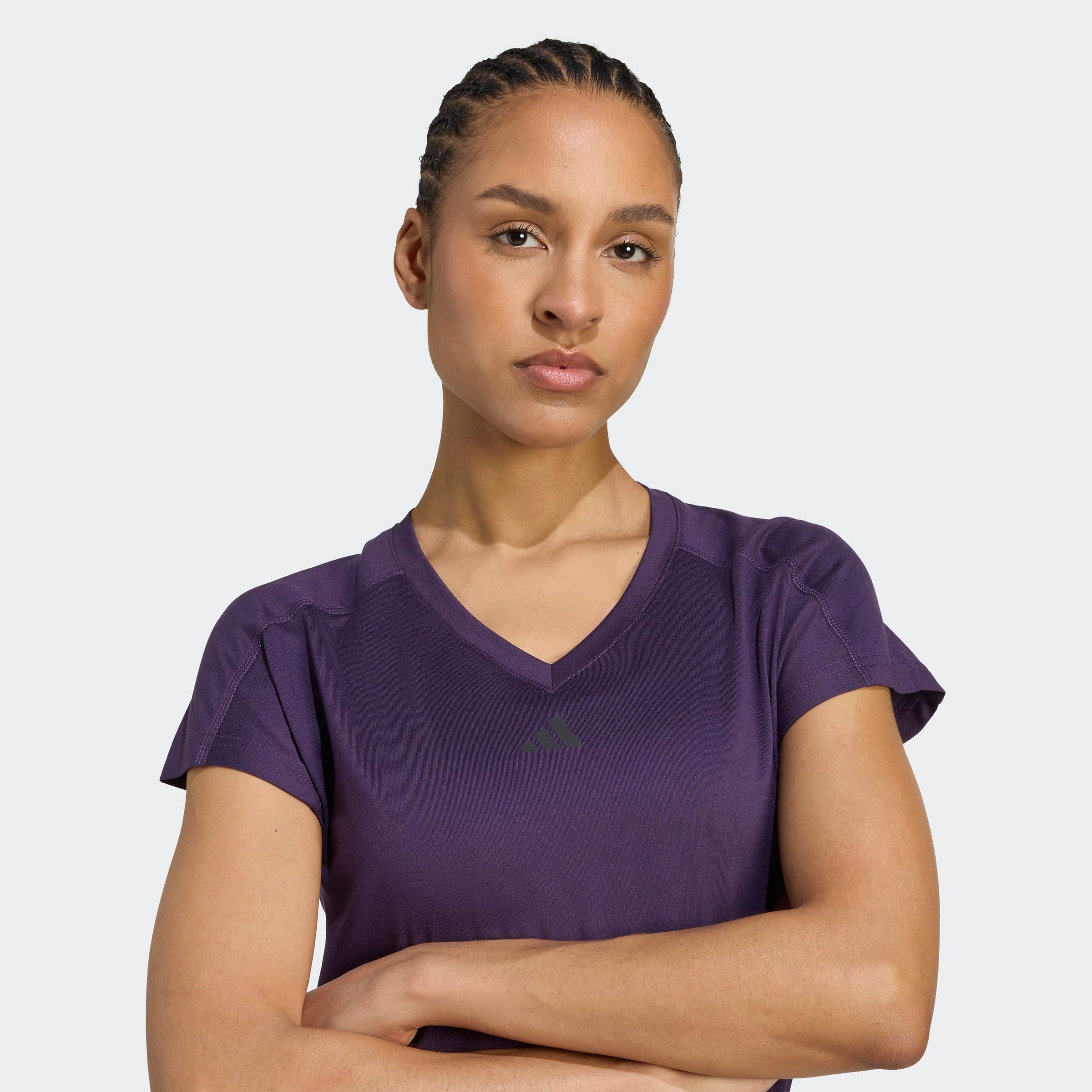 adidas Performance T-Shirt »AEROREADY TRAIN ESSENTIALS MINIMAL BRANDING V-NECK«, Trainingsshirt, feuchtigkeitsabsorbierend mit V Ausschnitt