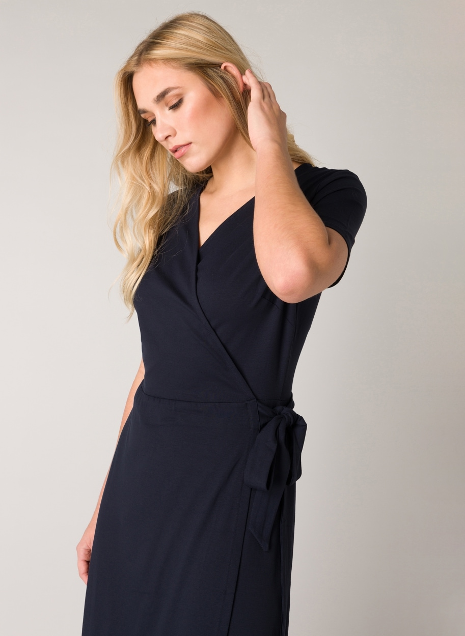 Base Level Wickelkleid »Yvie«, In bequemer, elastischer Qualität