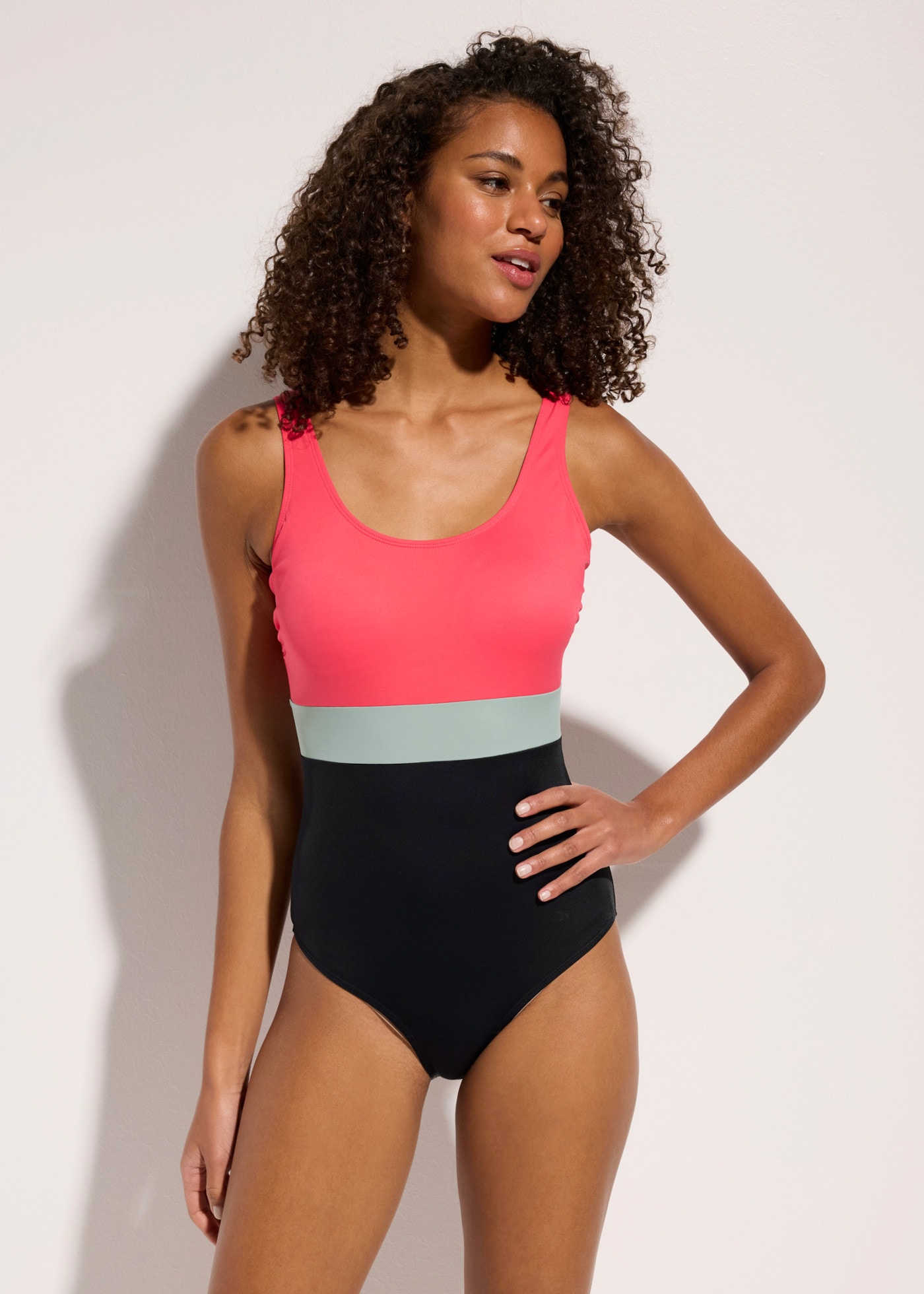 Image of bonprix Badeanzug schnelltrocknend, sportlicher Stil, elastisches Material