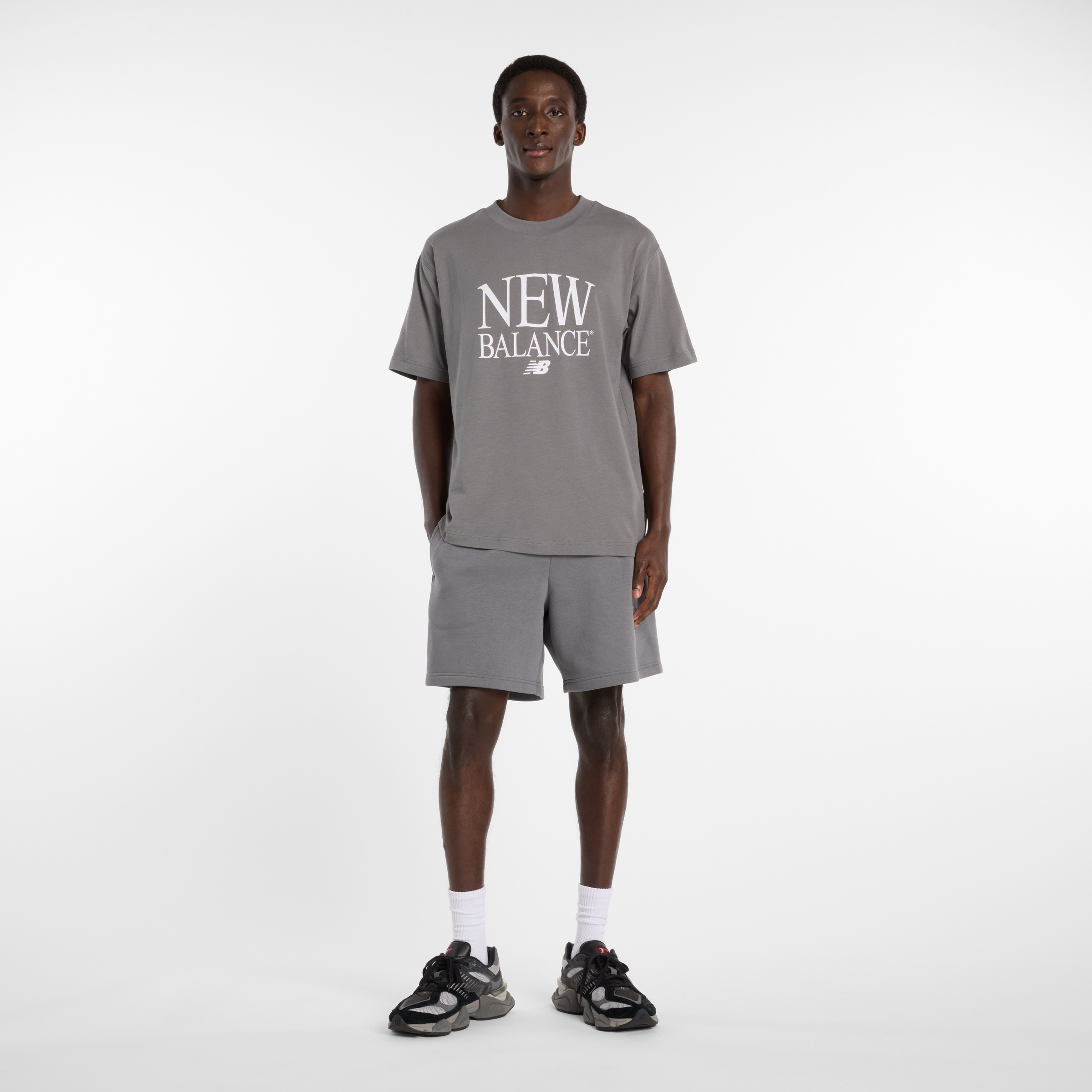 New Balance avec un design imprimé moderne, manches courtes, en coton