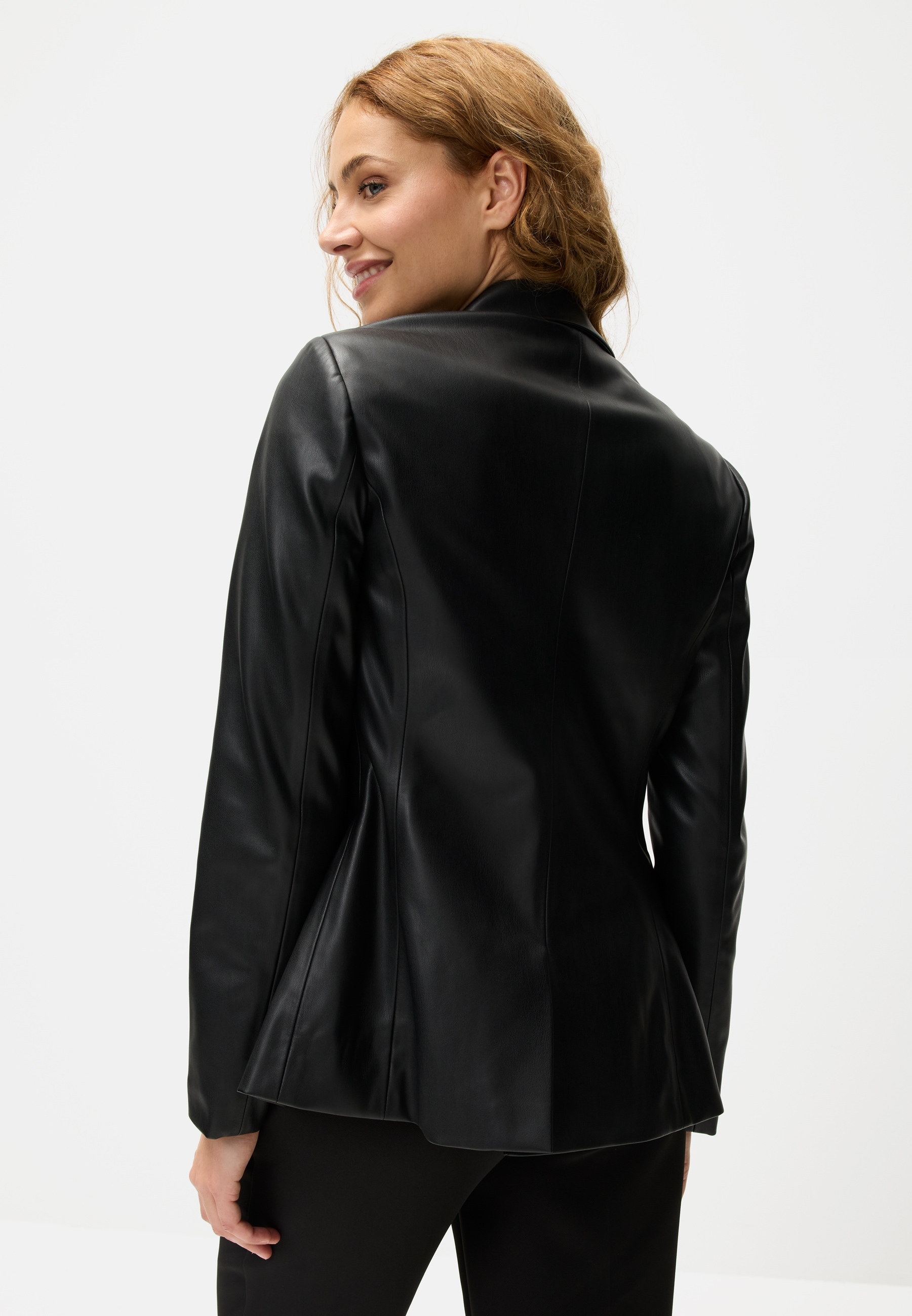 LASCANA Blazer en similicuir mit Reverskragen, taillierter Damenblazer, Business-Look